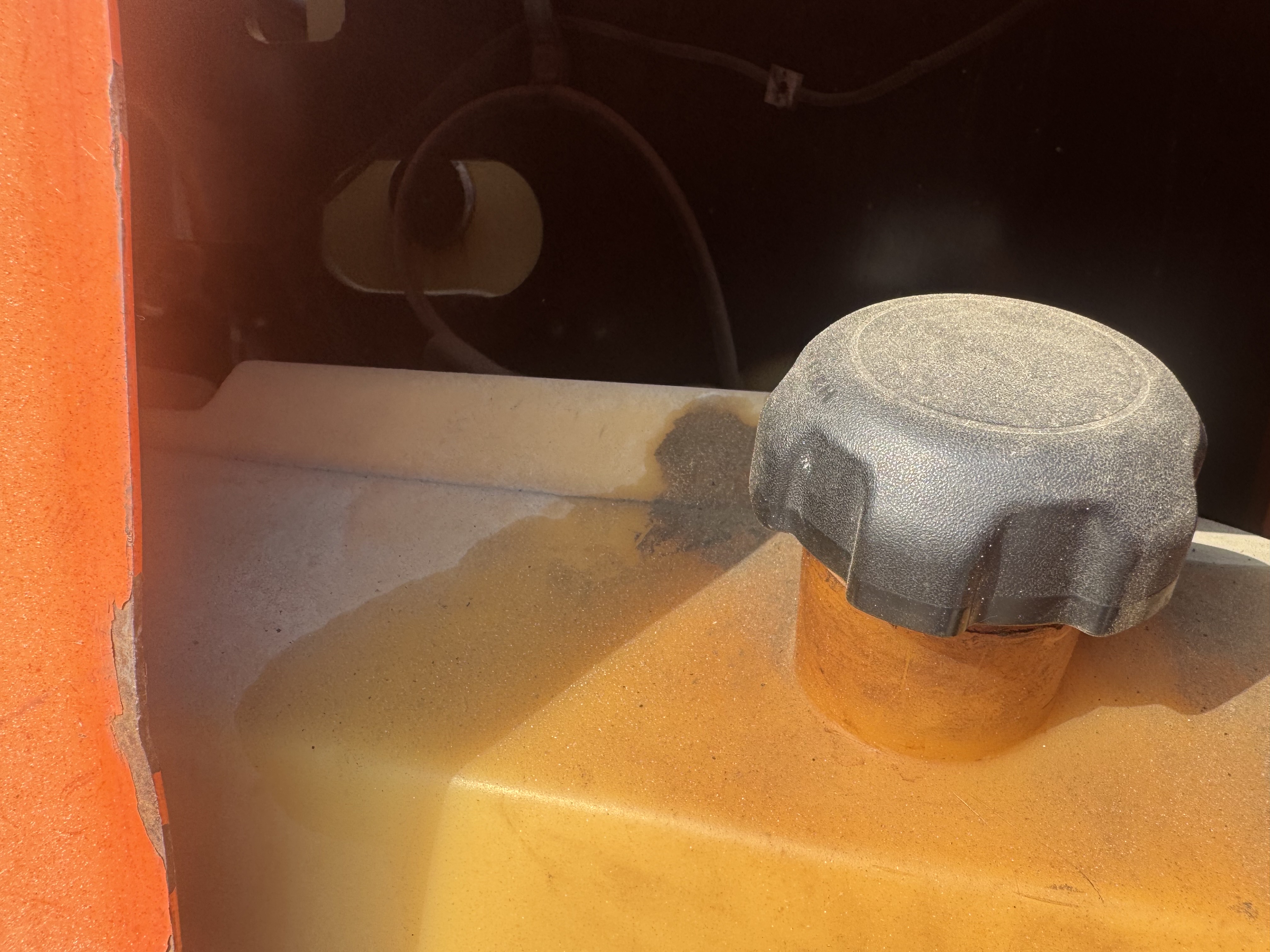 BLA-012-JLG-860SJ-Boom-lifts-inspection-Engine-Fuel-tank-1
