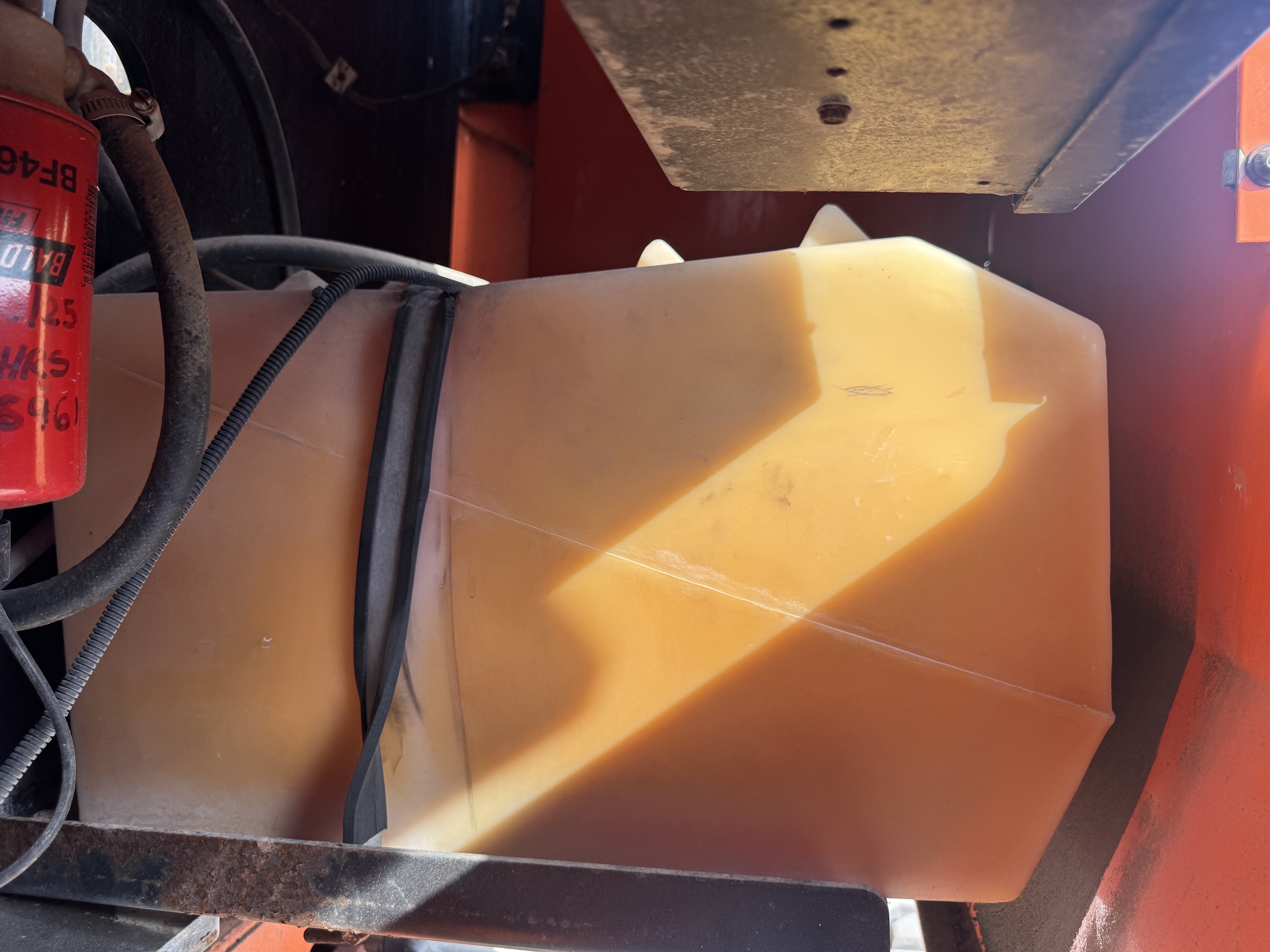 BLA-012-JLG-860SJ-Boom-lifts-inspection-Engine-Fuel-tank-1