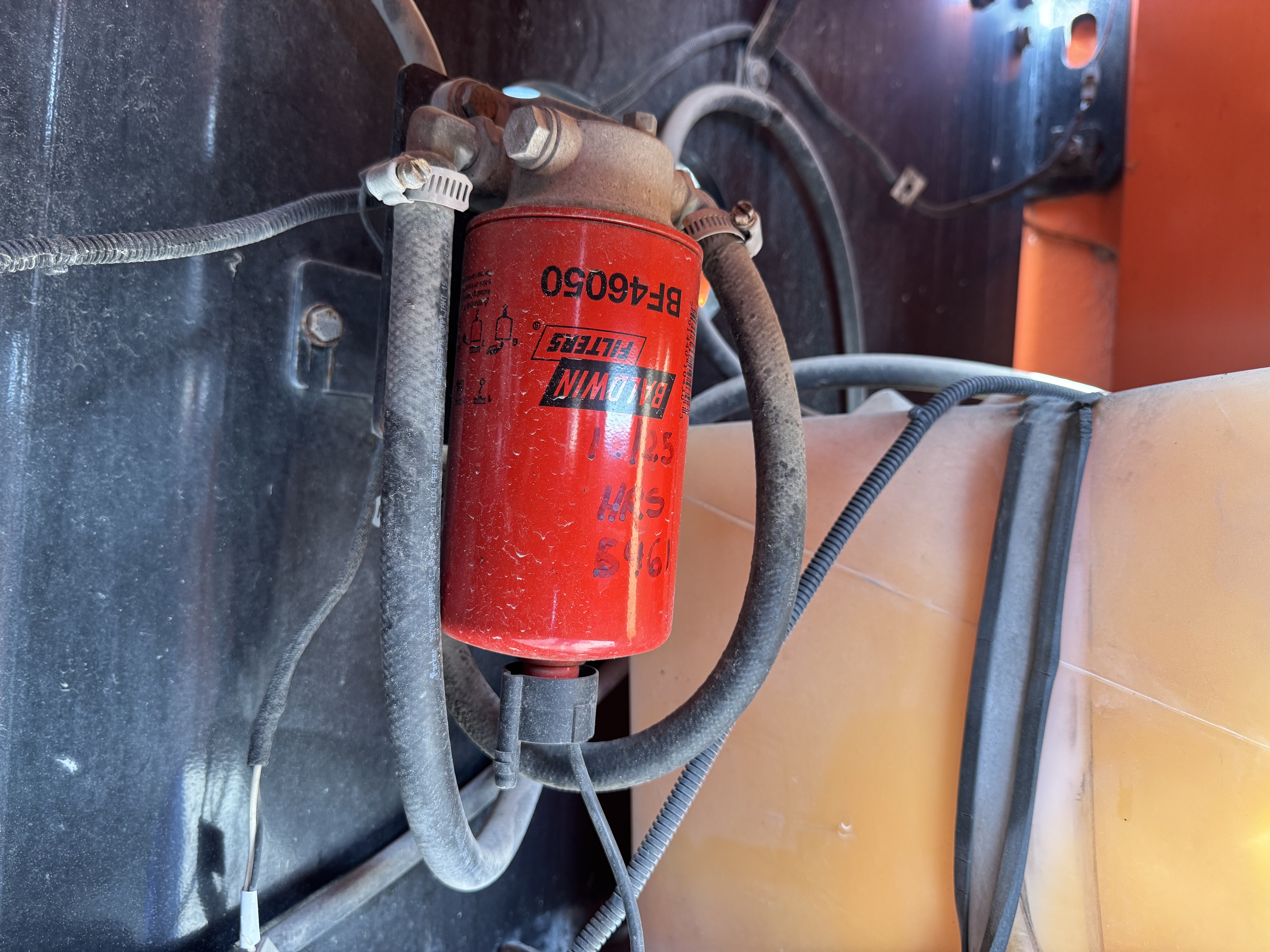 BLA-012-JLG-860SJ-Boom-lifts-inspection-Engine-Fuel-leaks-1