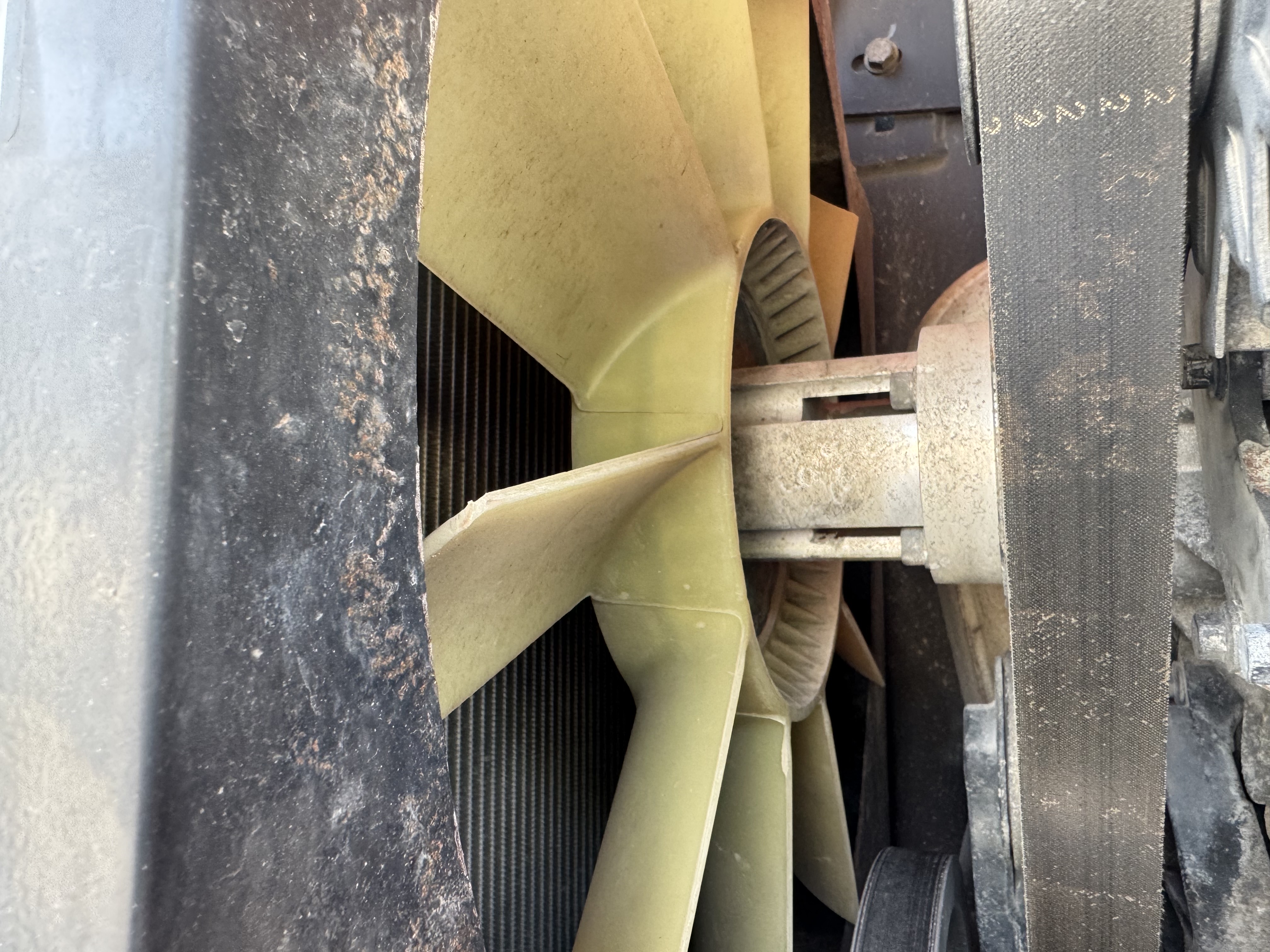 BLA-012-JLG-860SJ-Boom-lifts-inspection-Engine-Cooling-fan-and-fan-guard-1