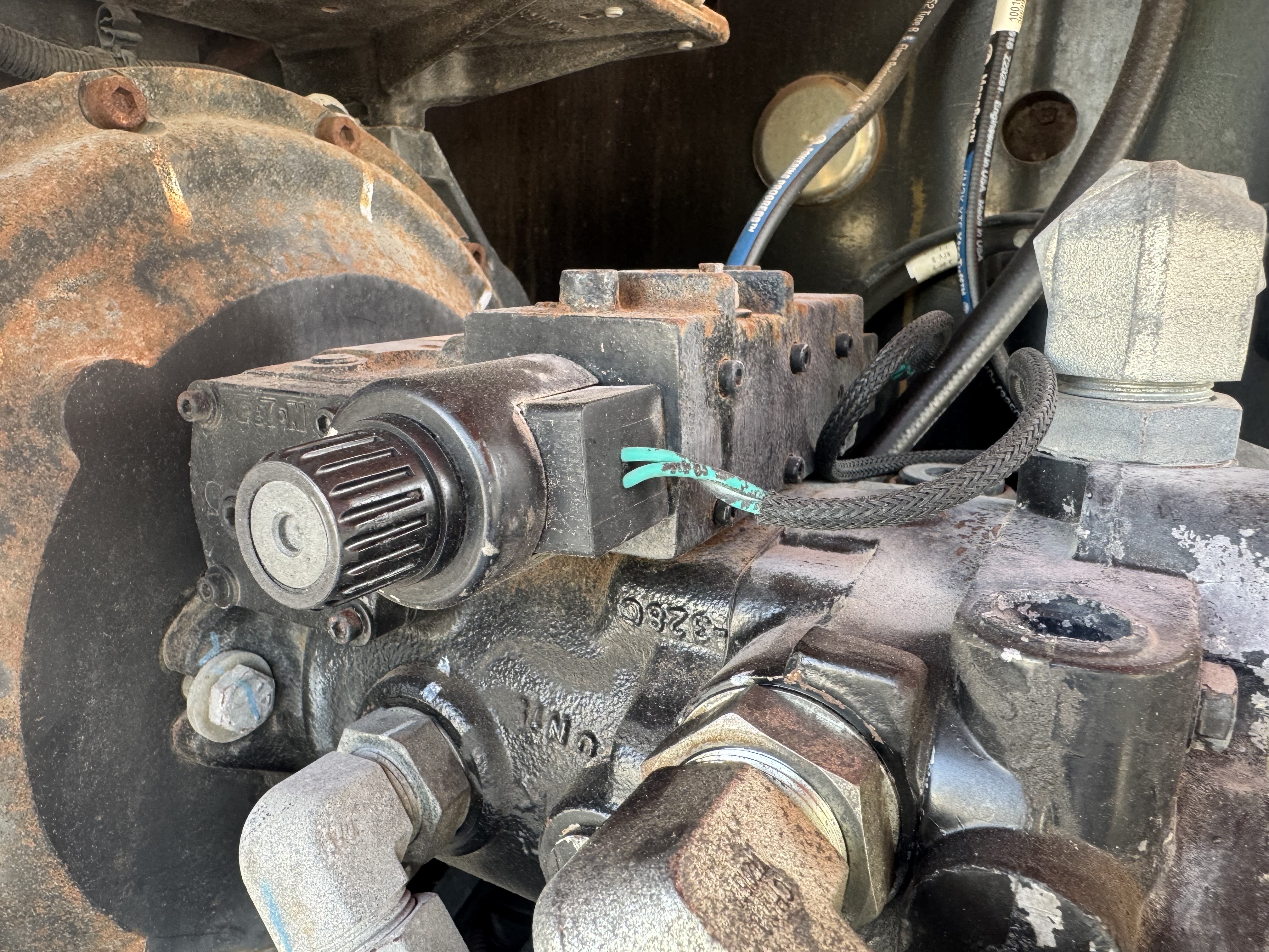 BLA-012-JLG-860SJ-Boom-lifts-inspection-Hydraulics-Wiring-harness-1