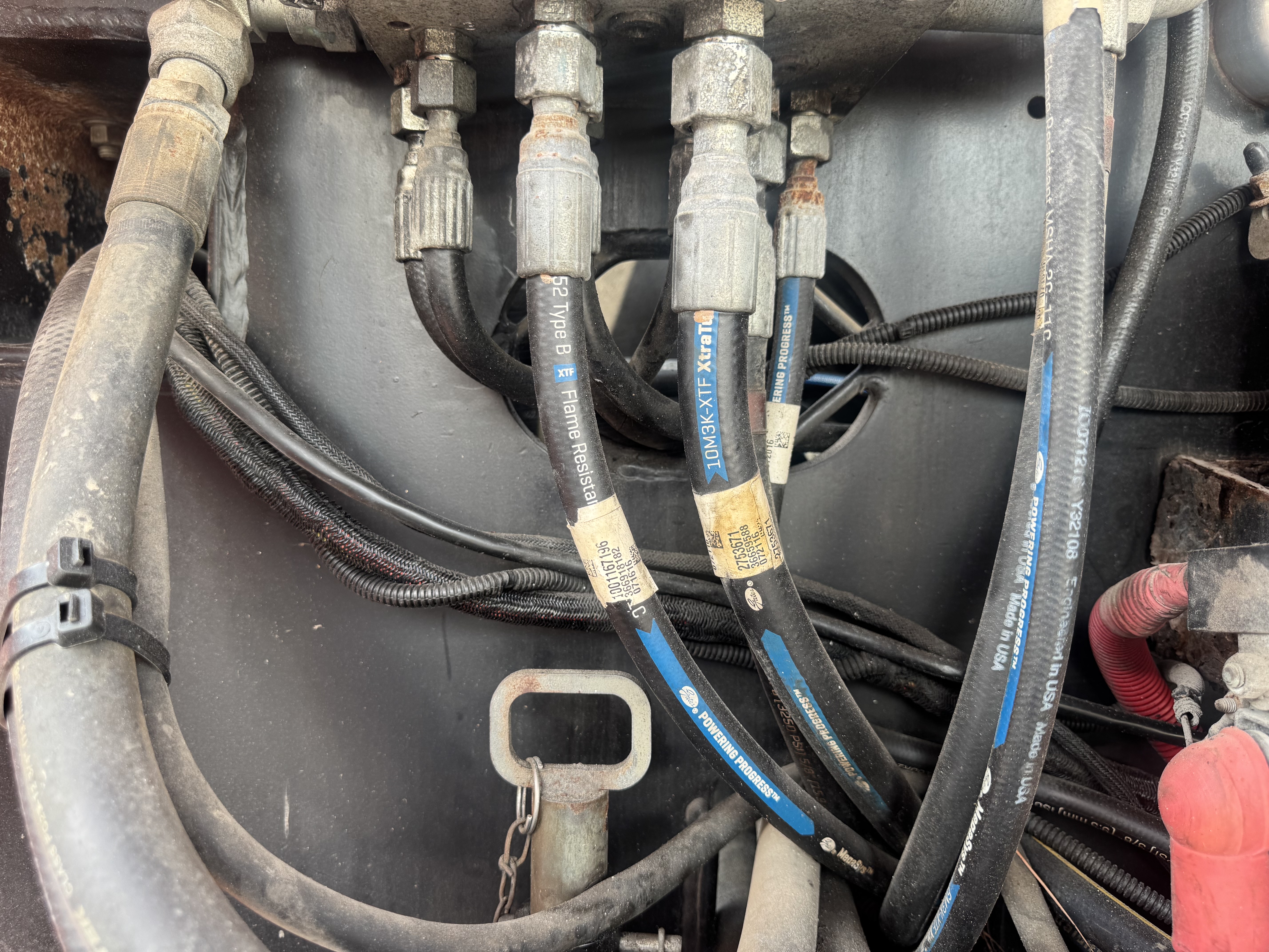 BLA-012-JLG-860SJ-Boom-lifts-inspection-Hydraulics-Hydraulic-hoses-and-lines-1