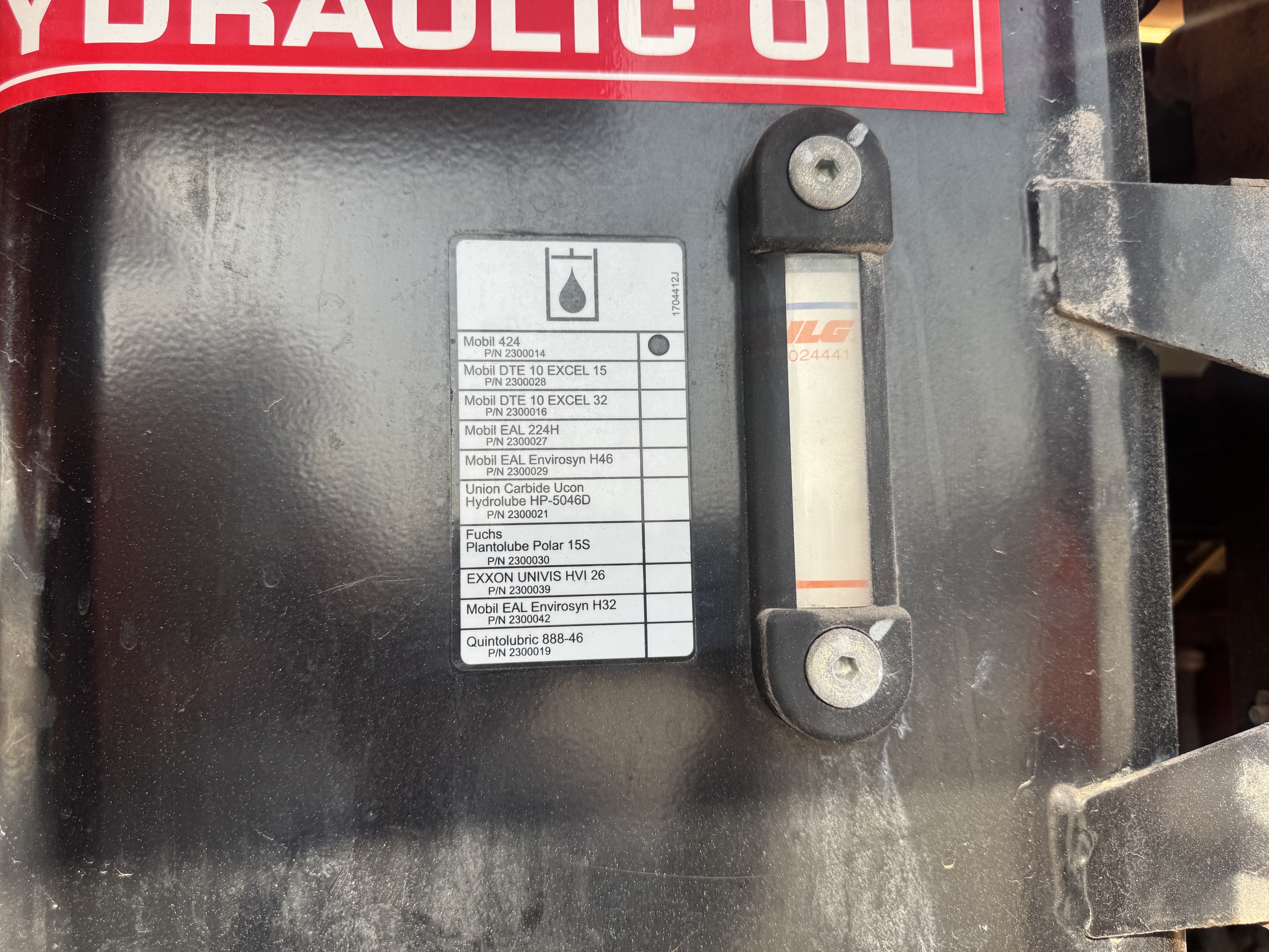 BLA-012-JLG-860SJ-Boom-lifts-inspection-Hydraulics-Hydraulic-Tank-1
