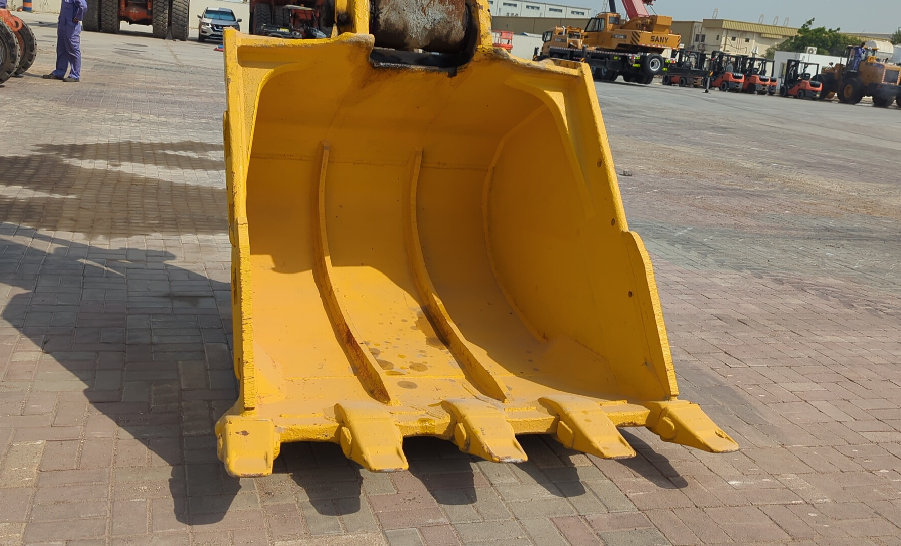 LEX-005-كوماتسو-PC400-8-حفارات-كبيرة-فحص-الملحق-حالة-أسنان-دلو-الحفارة-1