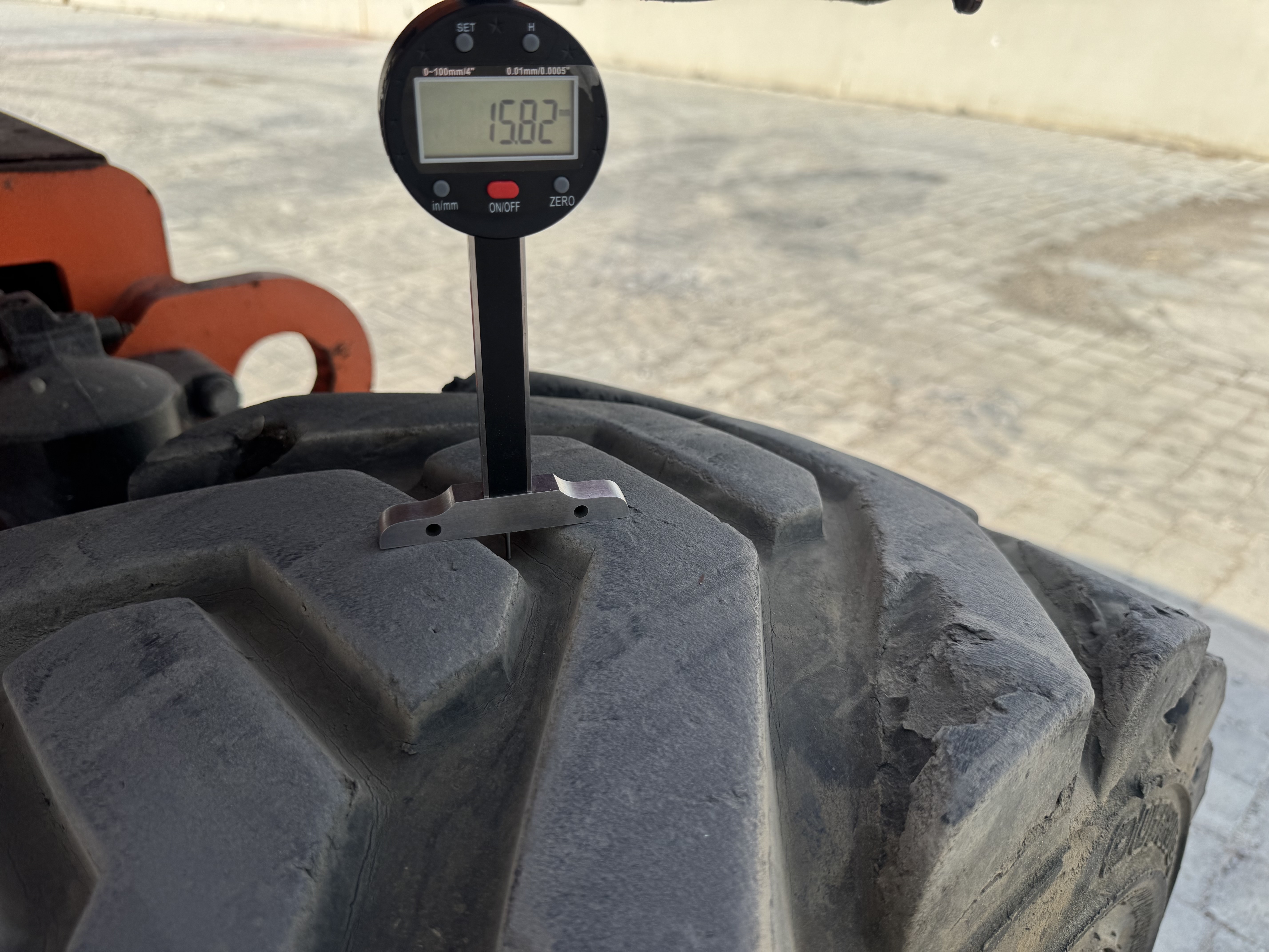 BLA-012-JLG-860SJ-Boom-lifts-inspection-Chassis-Left-rear-tire---tread-depth-1