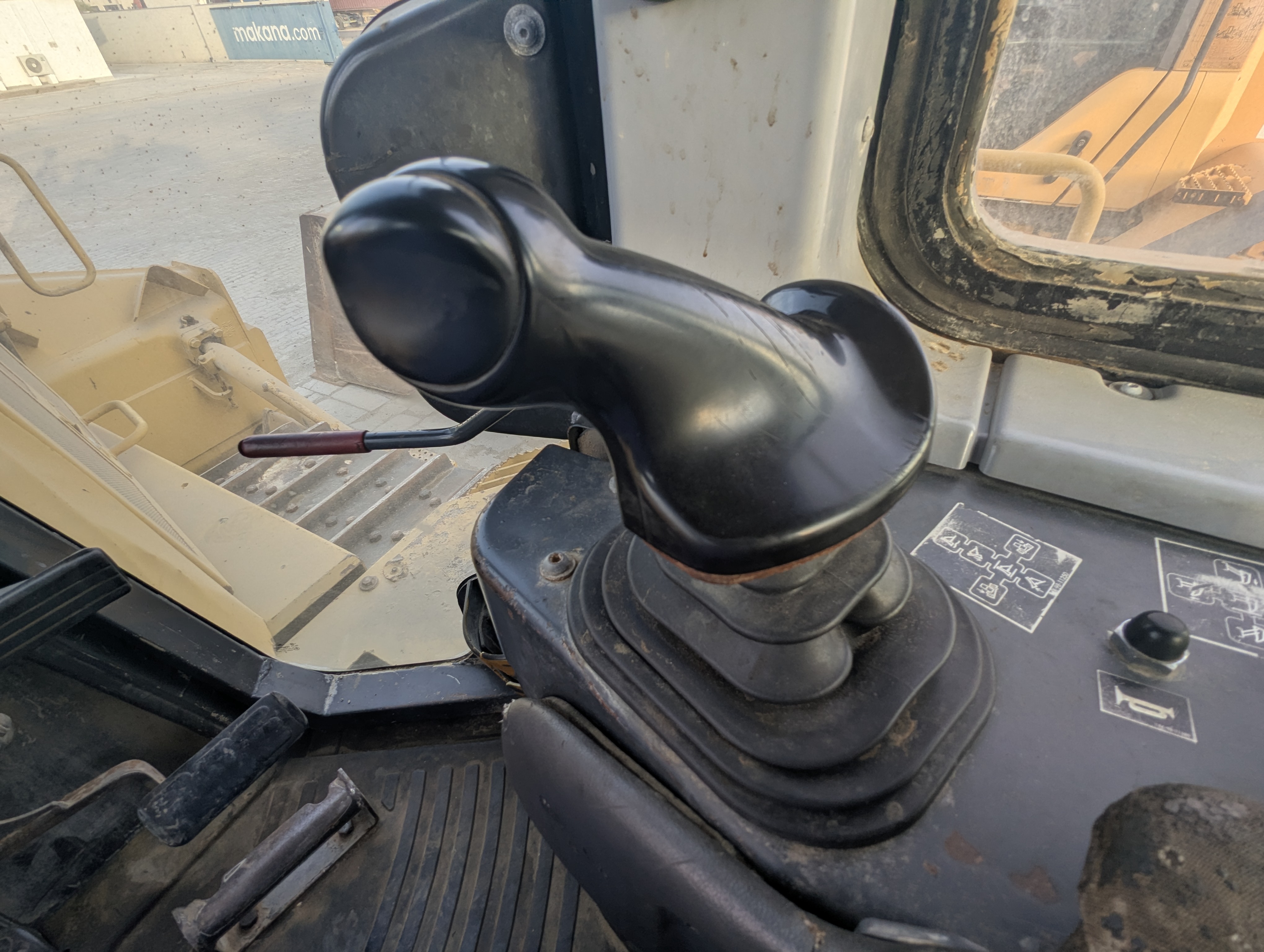 CDB-019-كوماتسو-D155A-6R-بلدوزرات-مجنزرة-فحص-الكابينة-عصي-التحكم-1