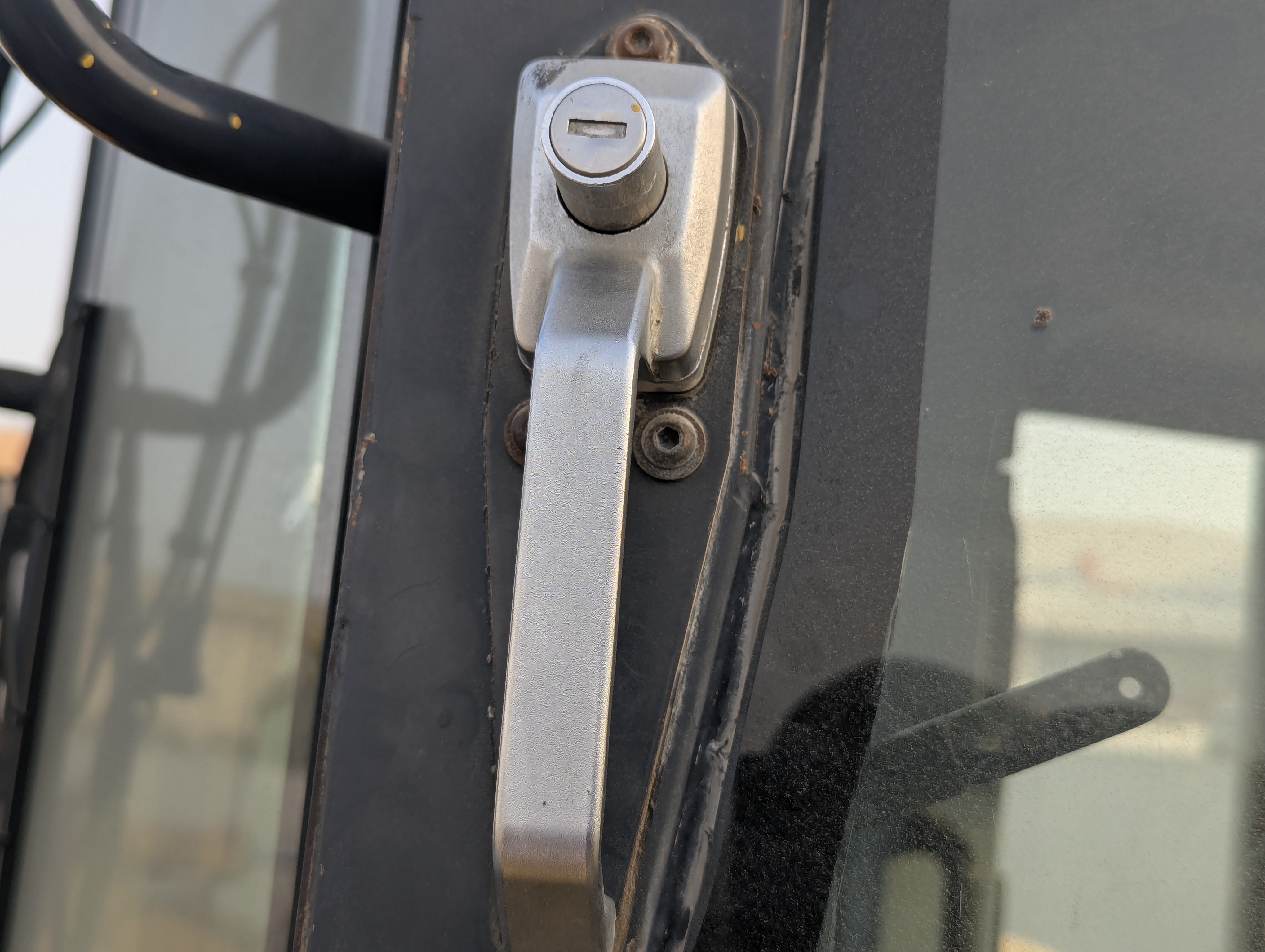 CDB-019-كوماتسو-D155A-6R-بلدوزرات-مجنزرة-فحص-الكابينة-قبضات-الباب-1