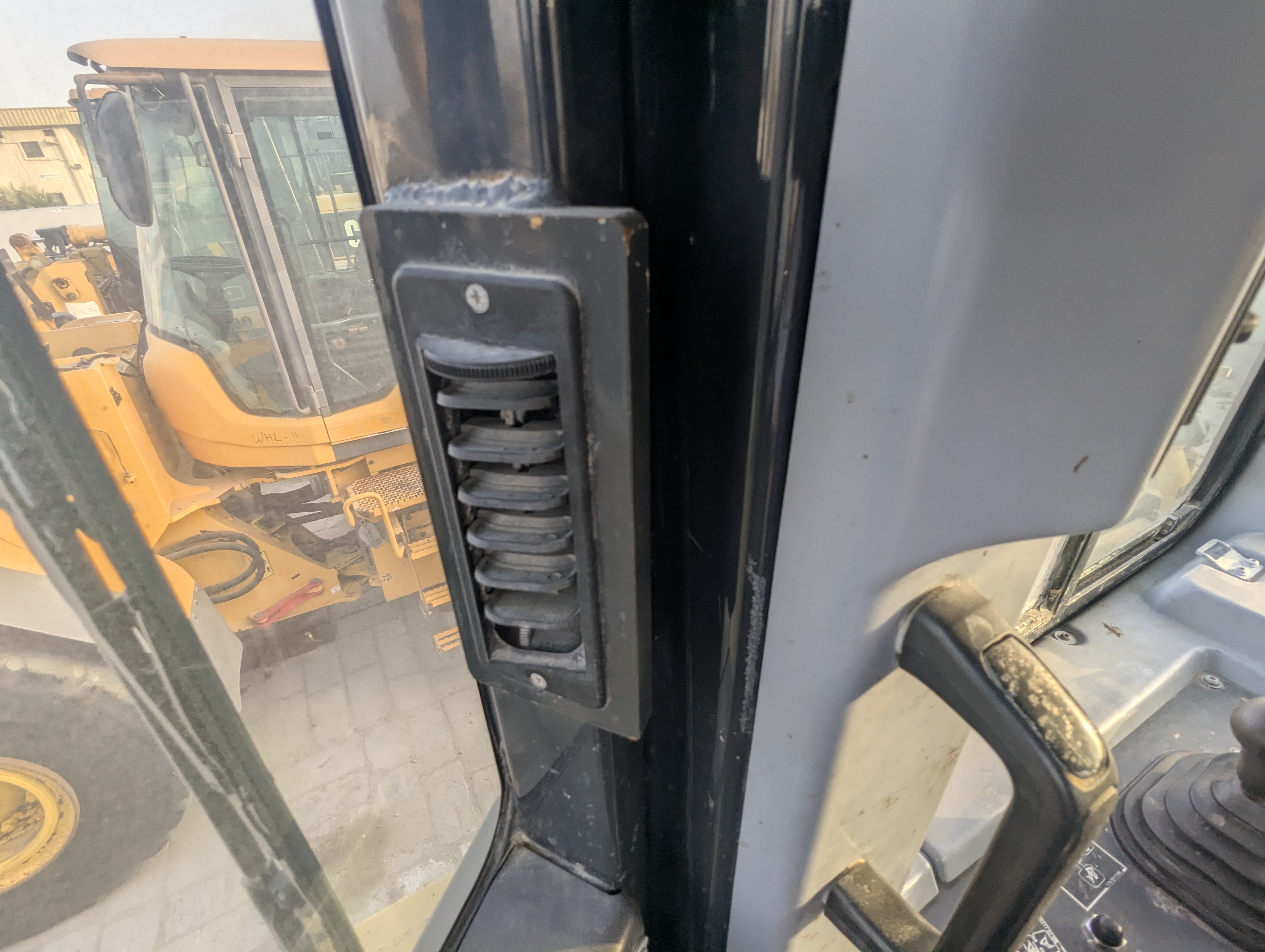 CDB-019-كوماتسو-D155A-6R-بلدوزرات-مجنزرة-فحص-نظام-التكييف-فتحات-التهوية-والتكييف-1