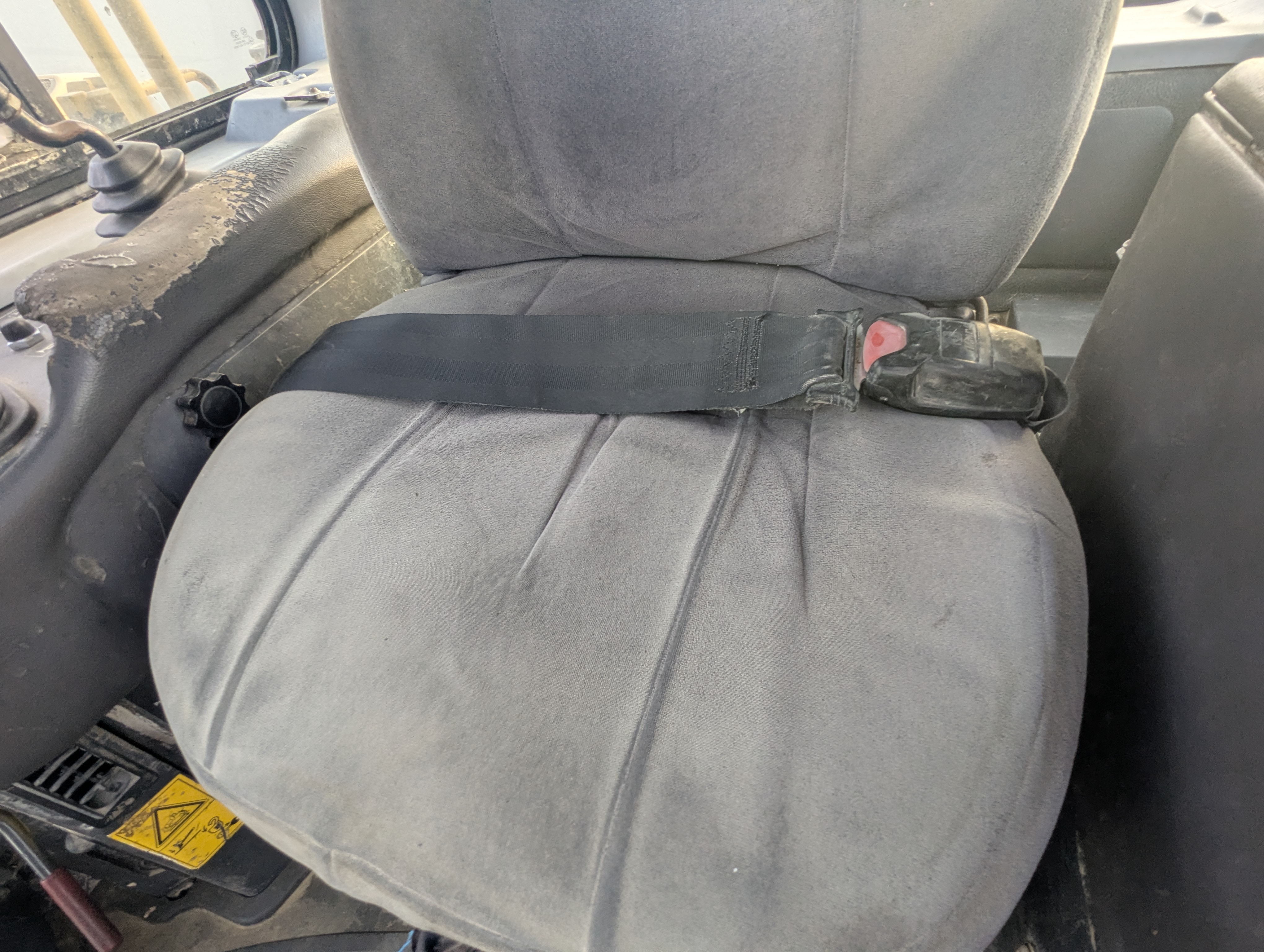 CDB-019-كوماتسو-D155A-6R-بلدوزرات-مجنزرة-فحص-الأمان-أحزمة-الأمان-1