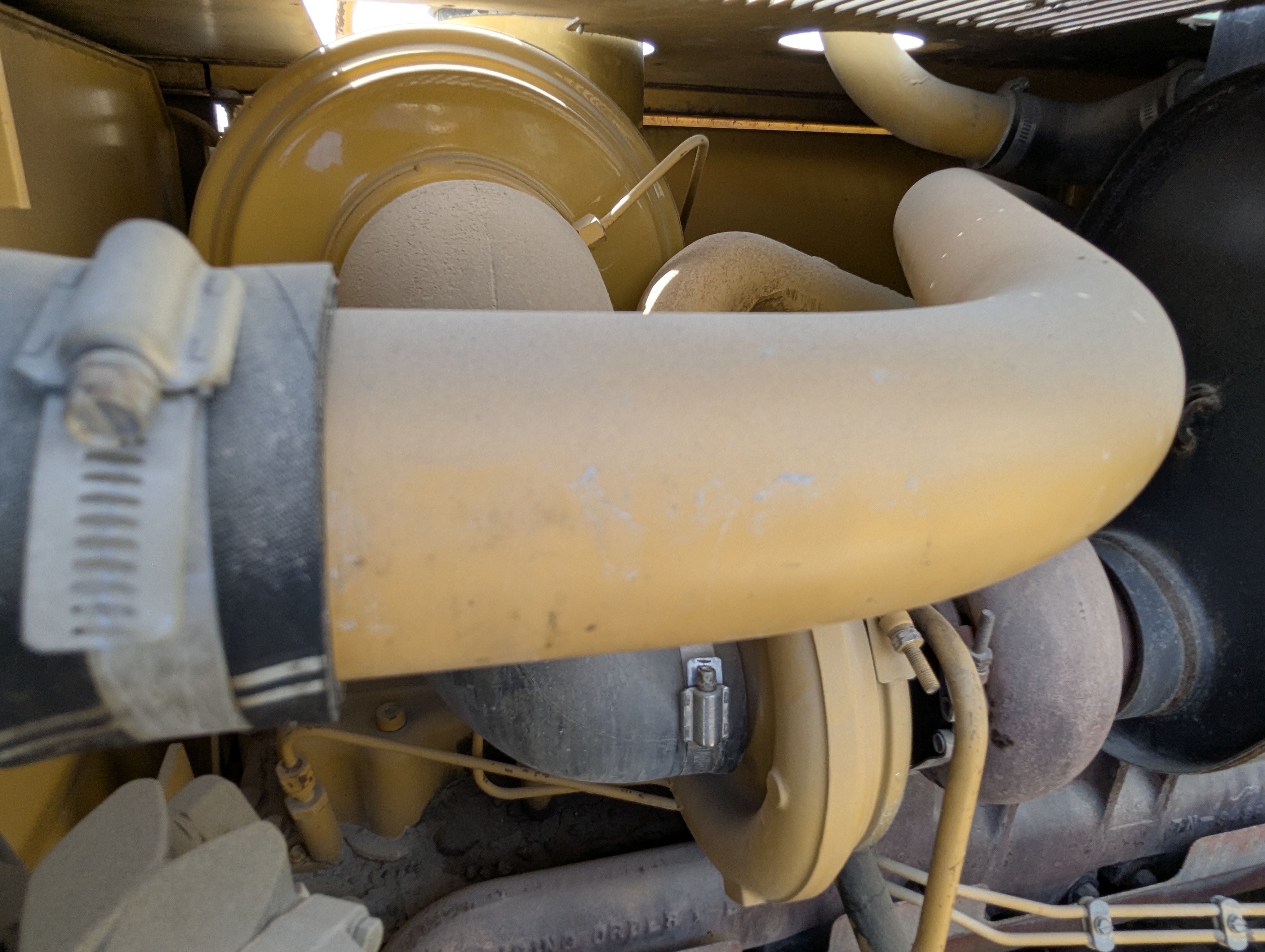 MGG-005-Cat-140H-Motor-graders-inspection-Engine-Hoses-3
