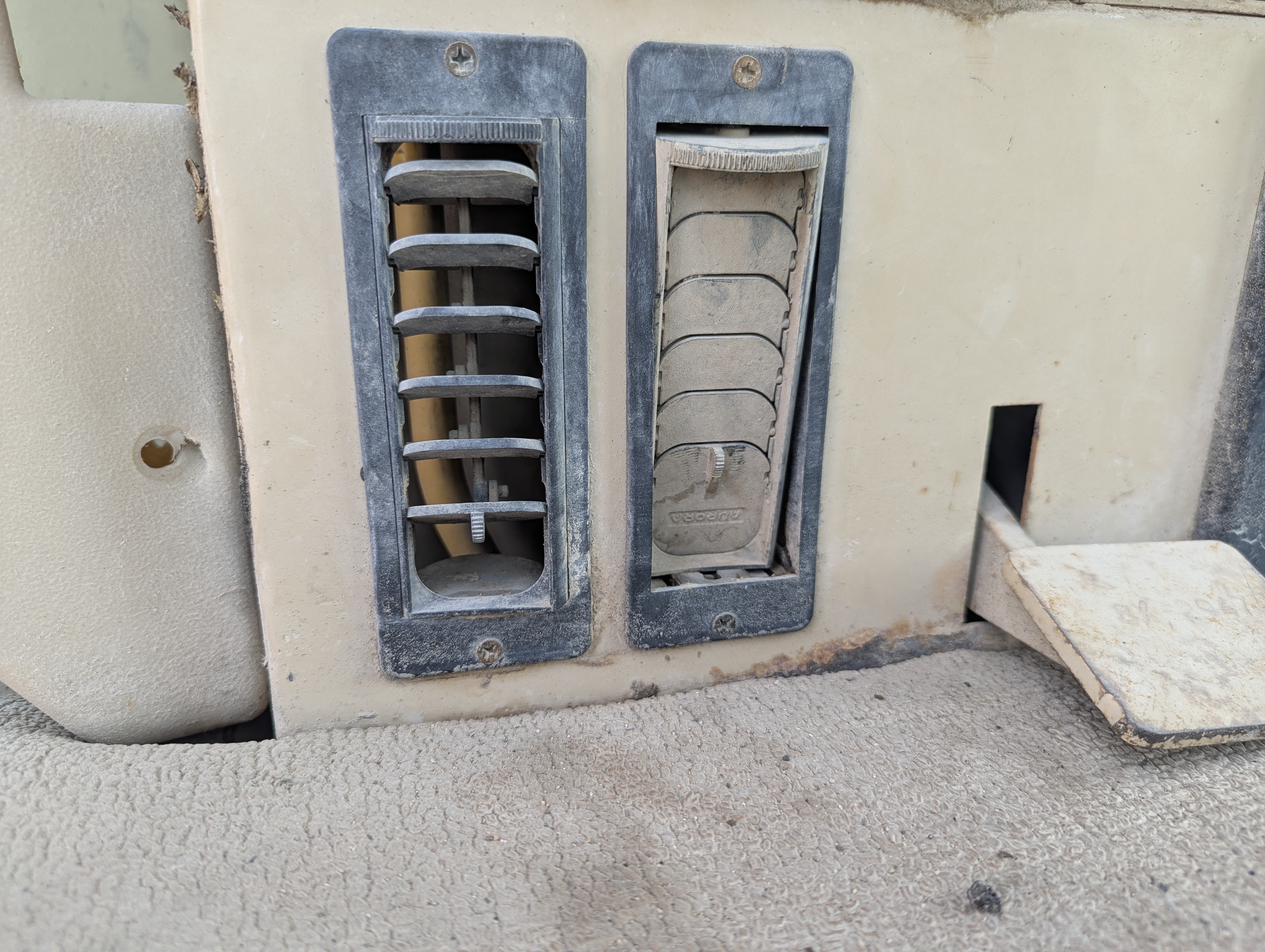 MGG-005-Cat-140H-Motor-graders-inspection-Air-conditioning-Vents-and-air-flow-2
