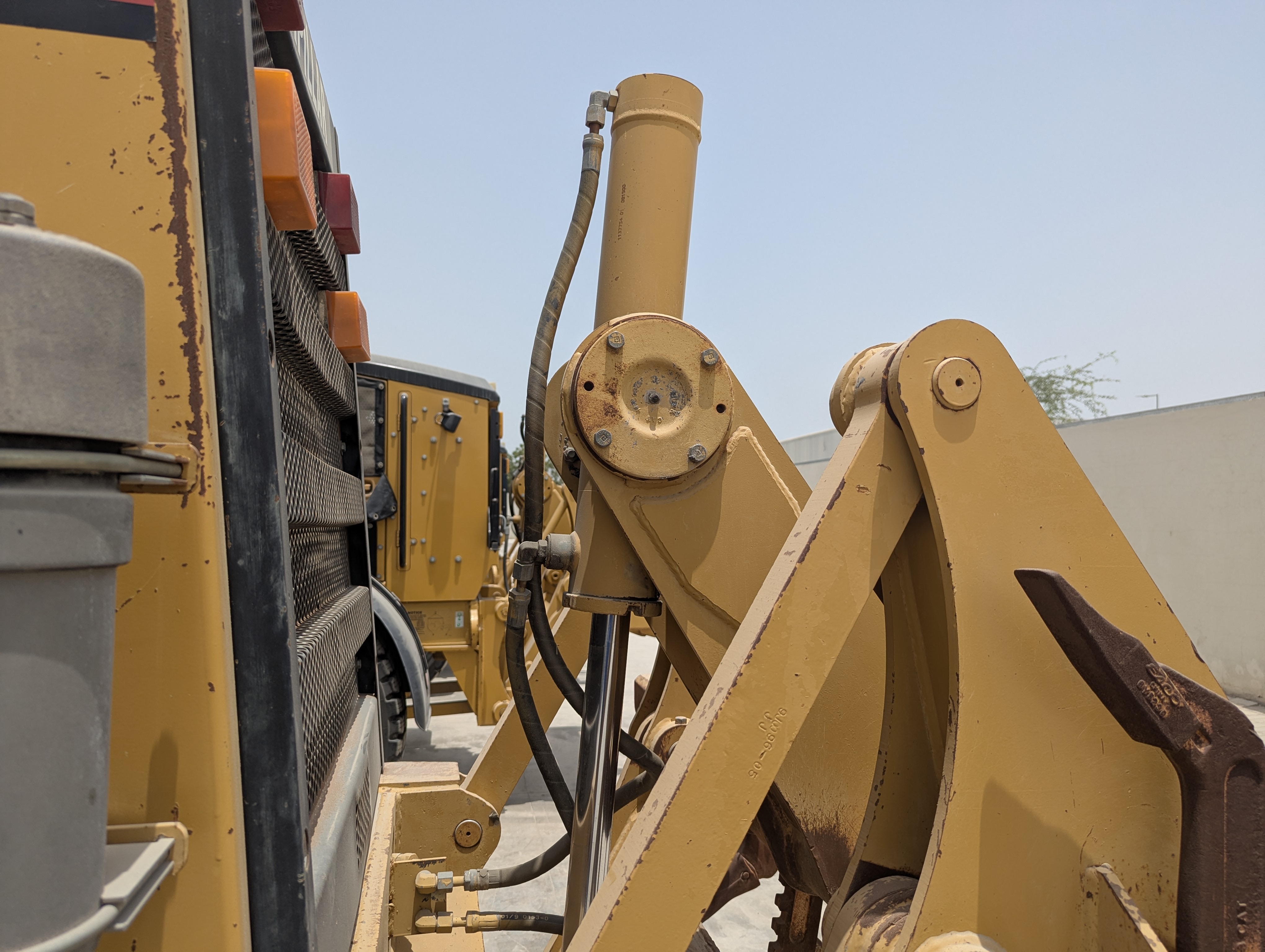 MGG-005-Cat-140H-Motor-graders-inspection-Hydraulics-Ripper-cylinders-1