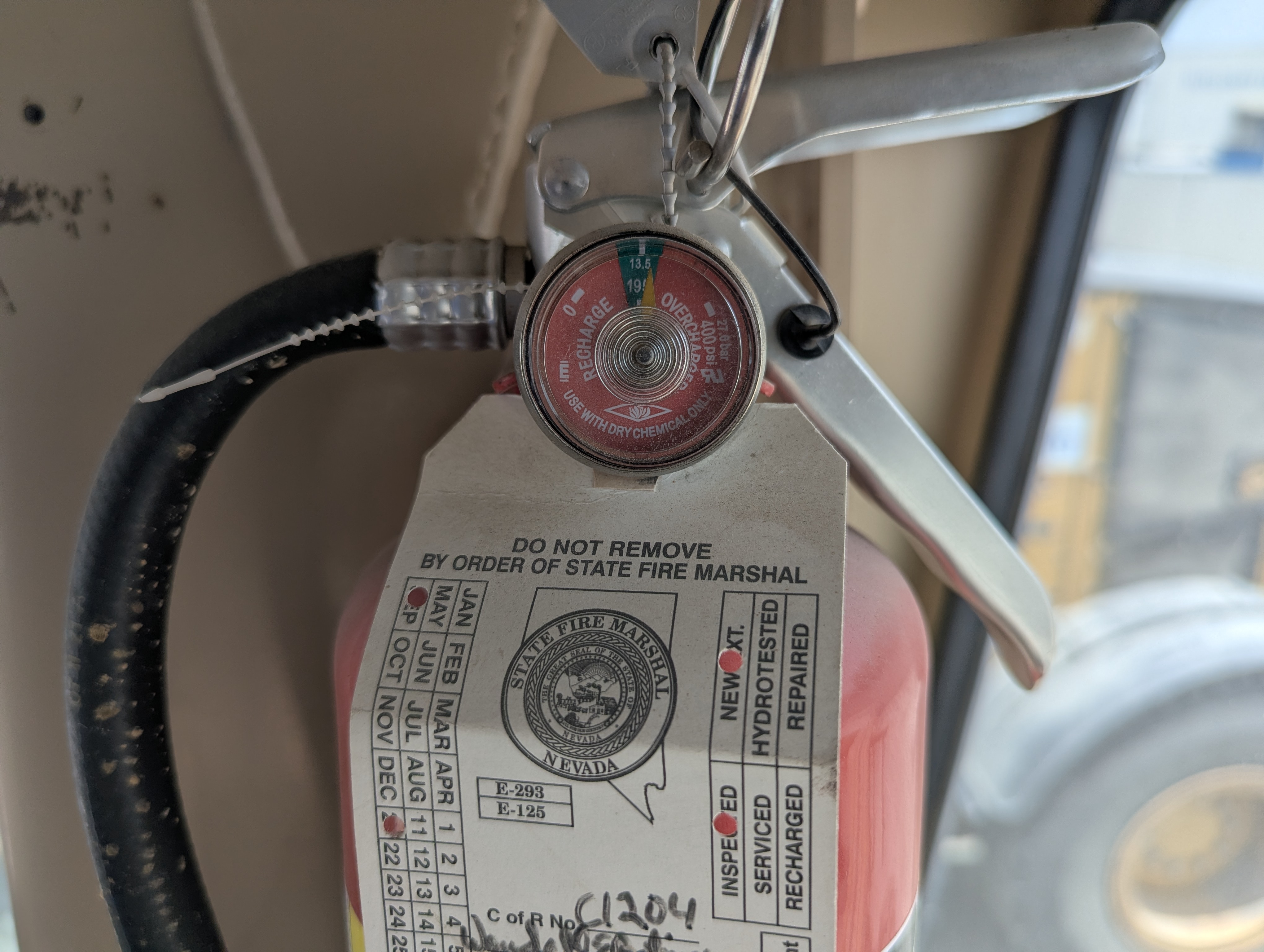 MGG-005-Cat-140H-Motor-graders-inspection-Safety-Fire-extinguisher-2