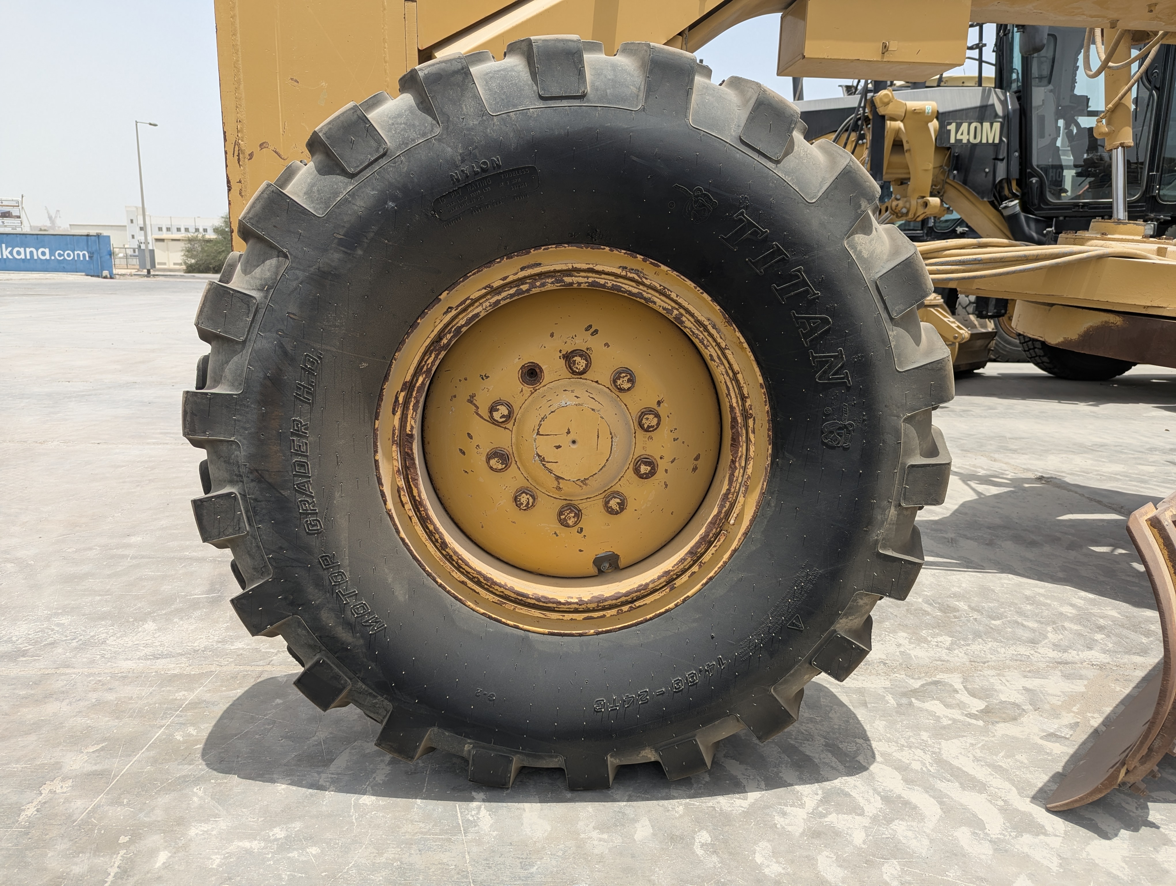 MGG-005-Cat-140H-Motor-graders-inspection-Chassis-Left-front-tire-/-wheel-hub---condition-1