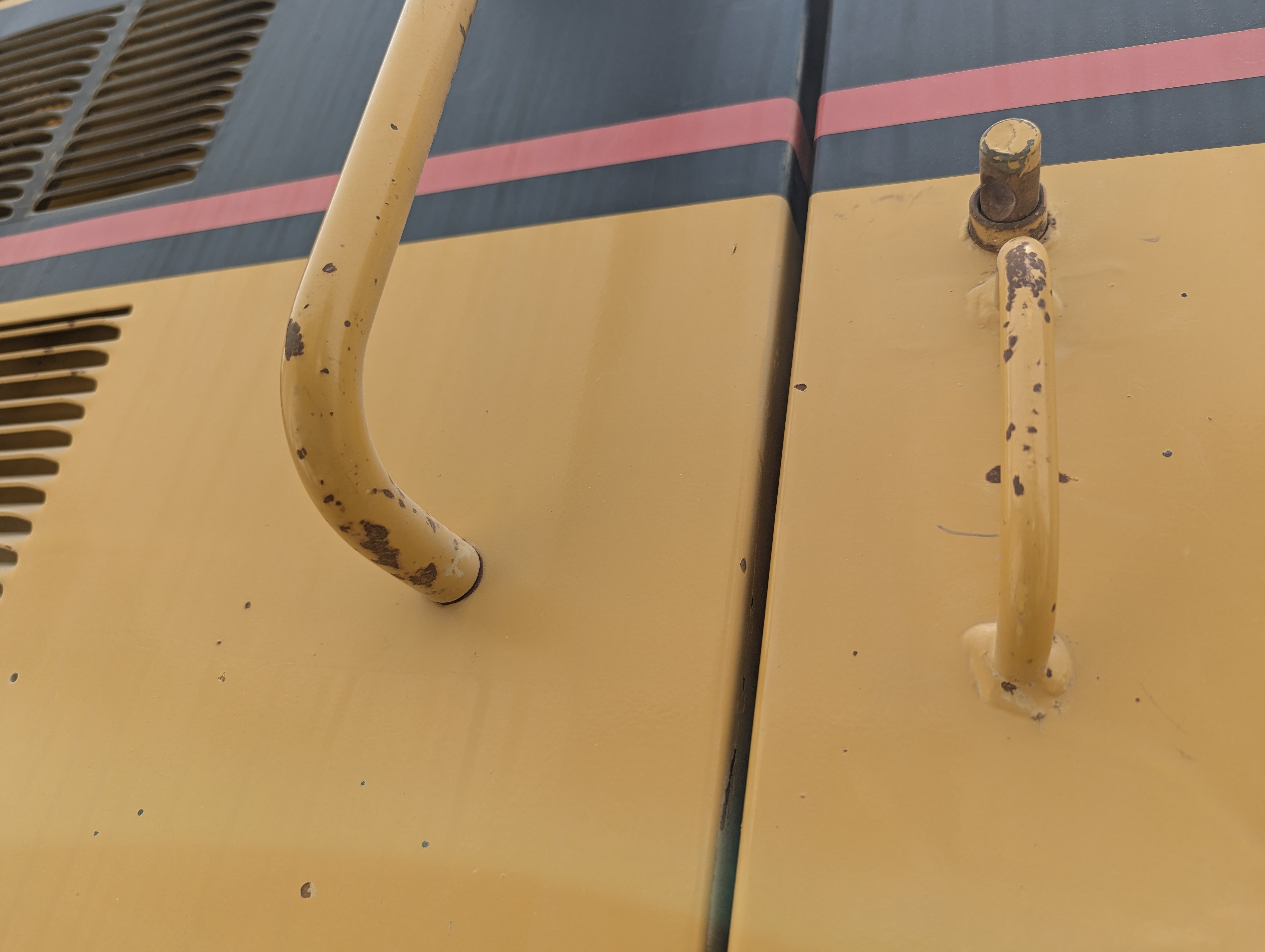 MGG-005-Cat-140H-Motor-graders-inspection-Structure-Handrails-2