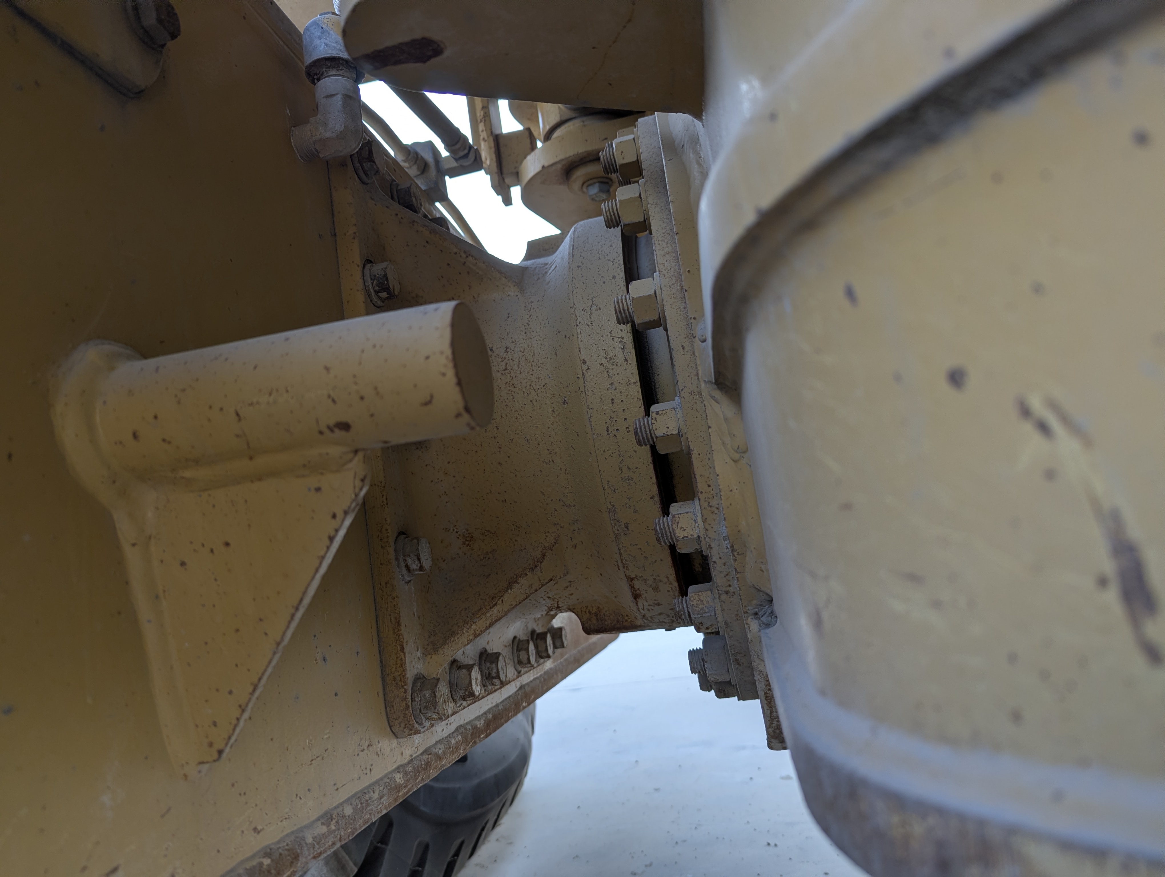 MGG-005-Cat-140H-Motor-graders-inspection-Drive-system-Axle-housing-1