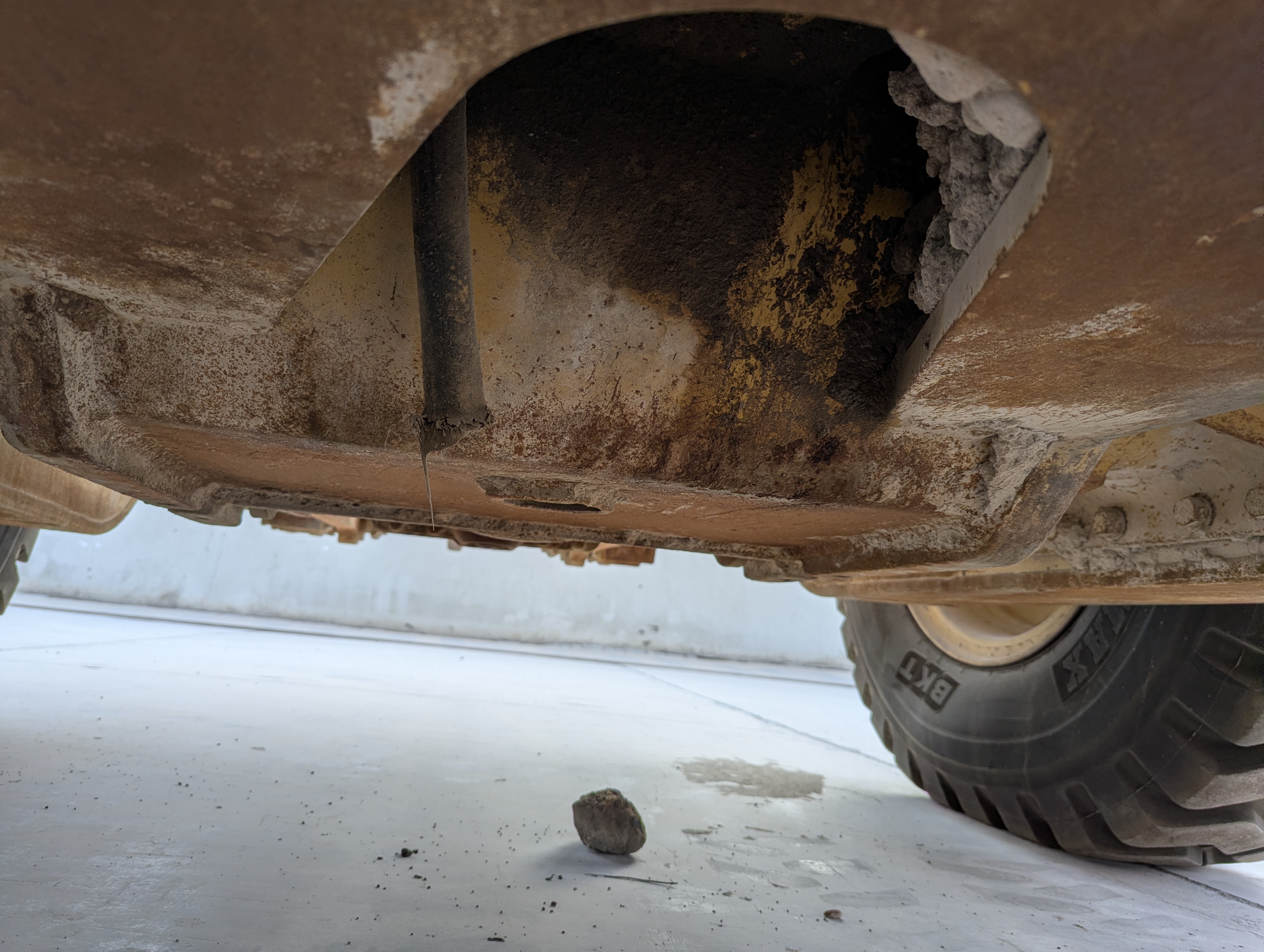 MGG-005-Cat-140H-Motor-graders-inspection-Drive-system-Axle-housing-1