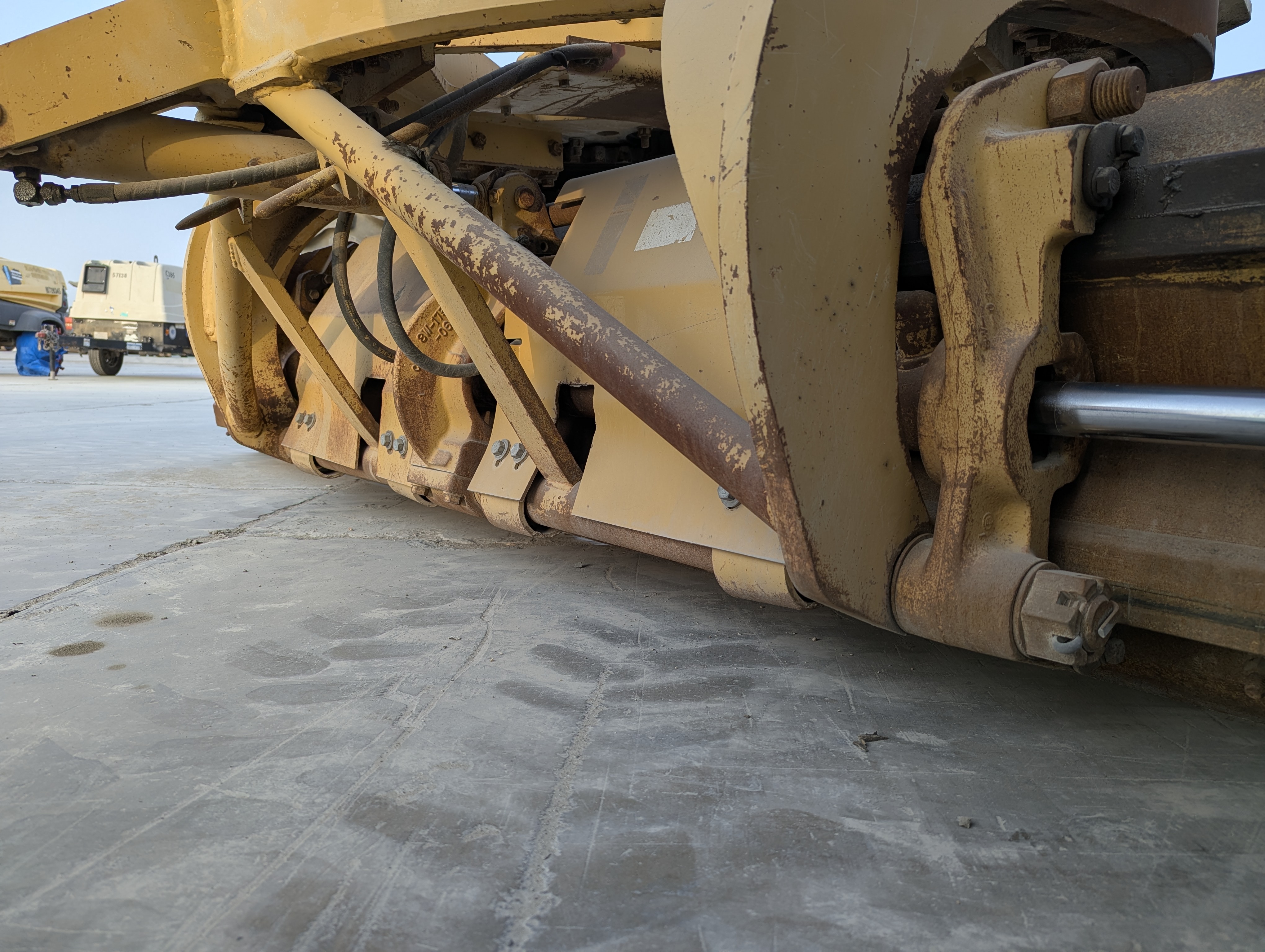 MGG-005-Cat-140H-Motor-graders-inspection-Hydraulics-Sideshift-cylinder-1