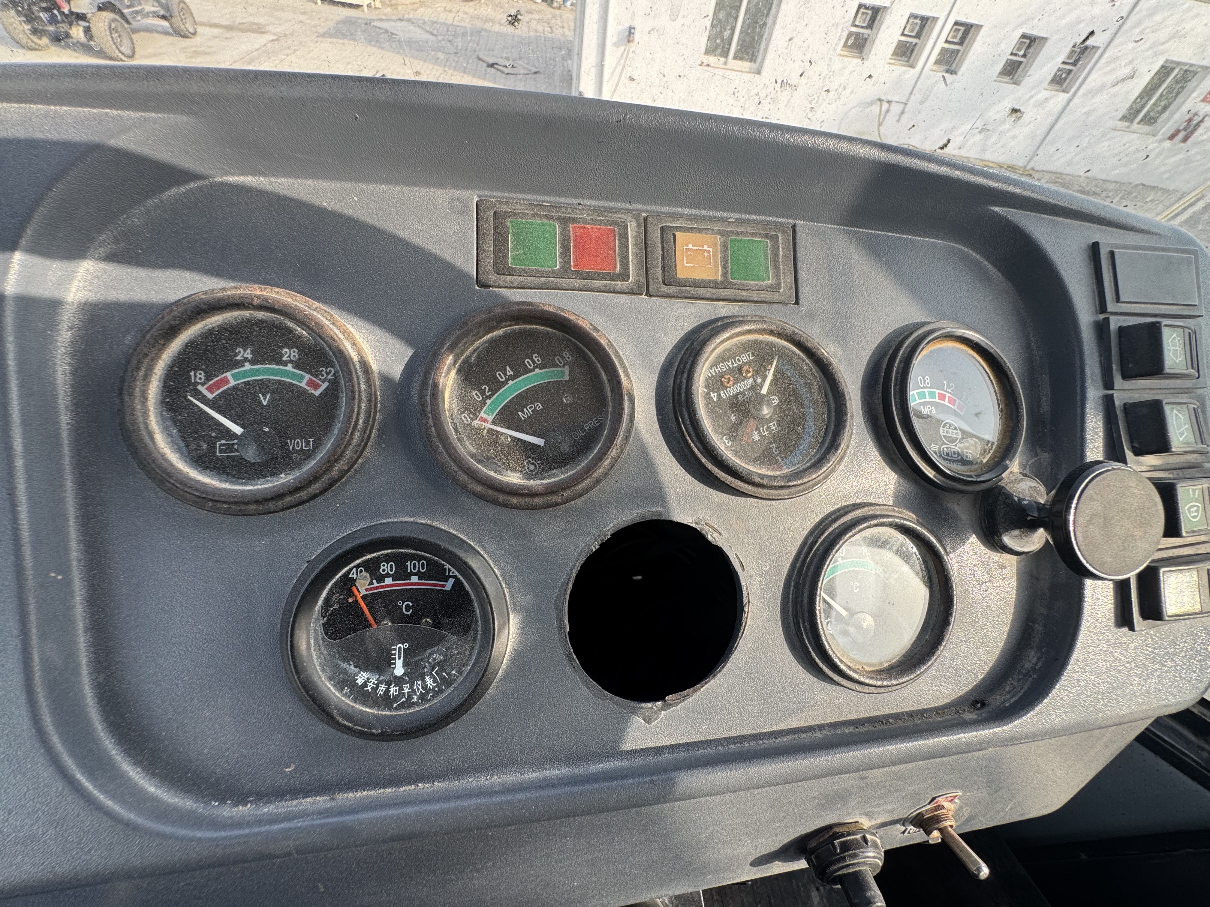 WHL-022-SEM-655D-Wheel-loaders-inspection-Cabin-Instrument-cluster-1