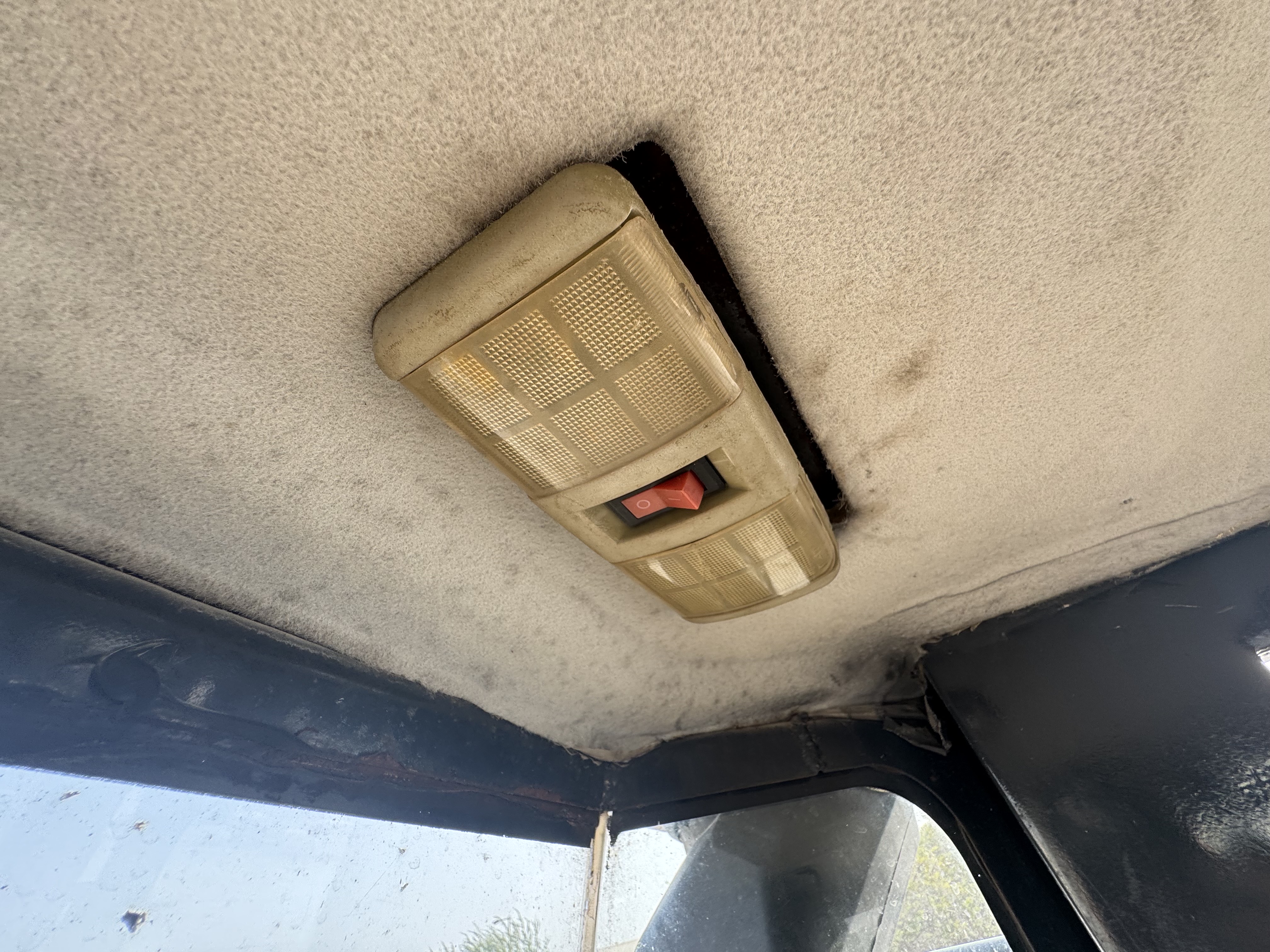 WHL-022-SEM-655D-Wheel-loaders-inspection-Cabin-Cabin-light-1