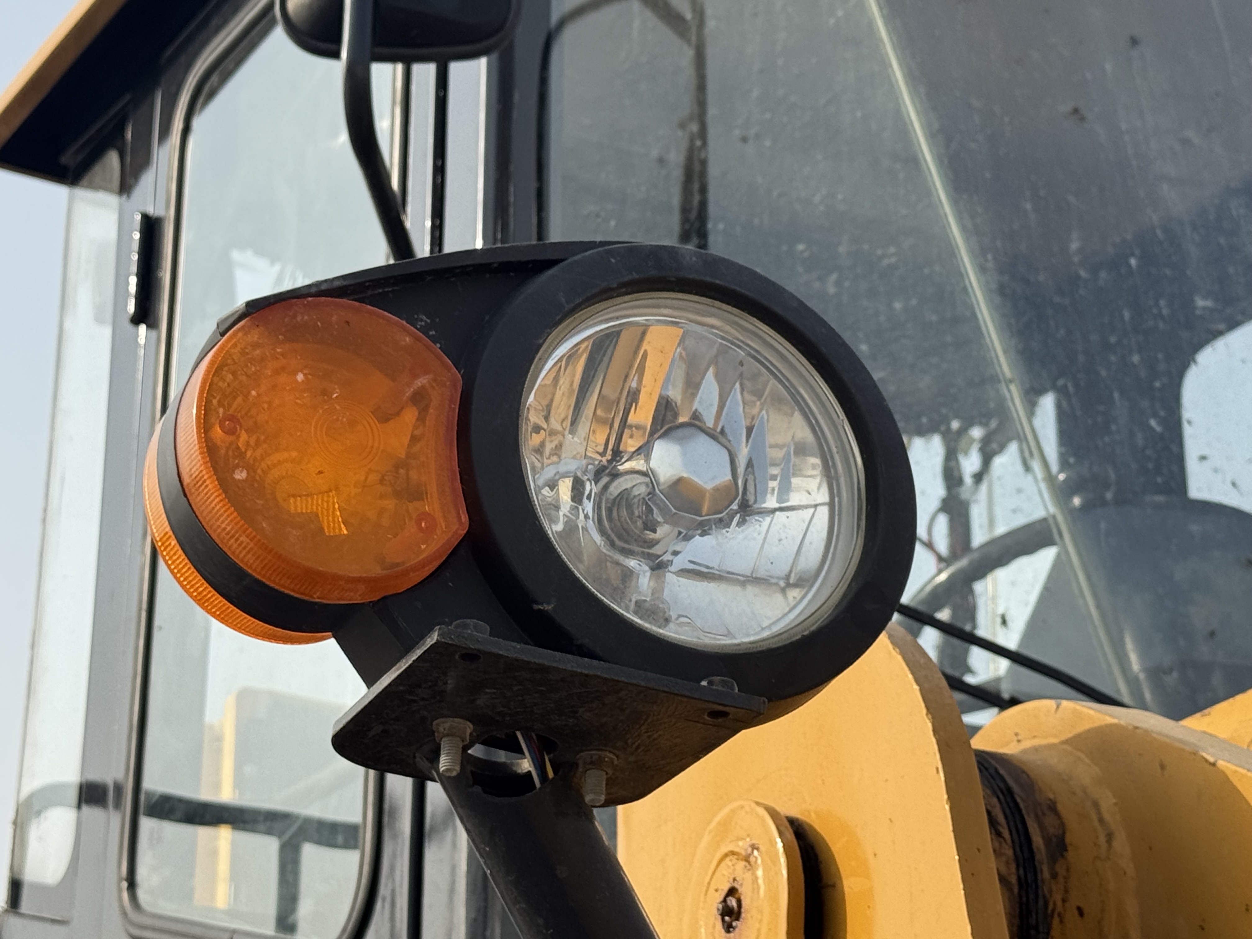WHL-022-SEM-655D-Wheel-loaders-inspection-Electronic-Lights-and-signals-1