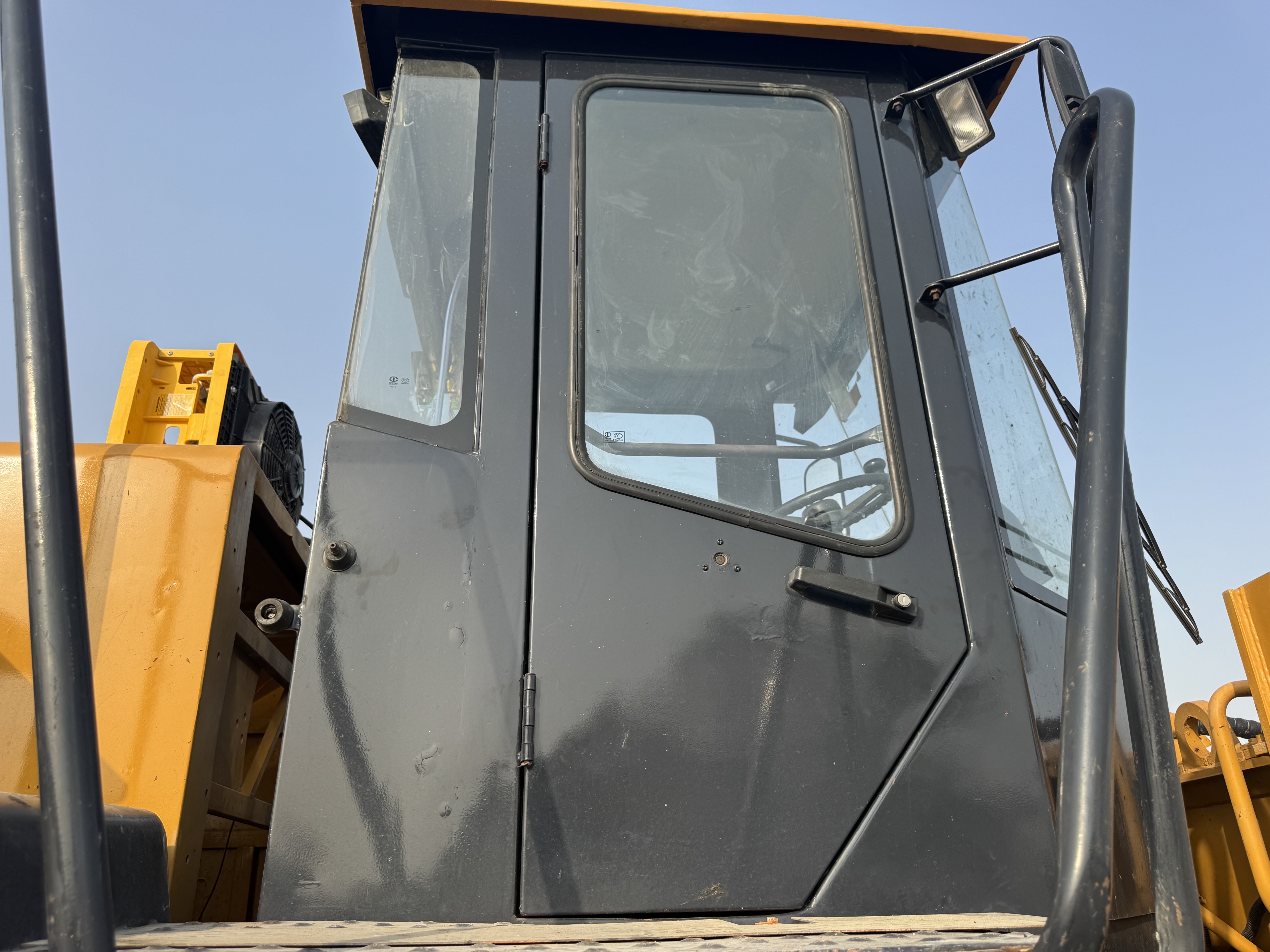 WHL-022-SEM-655D-Wheel-loaders-inspection-Structure-Doors-1