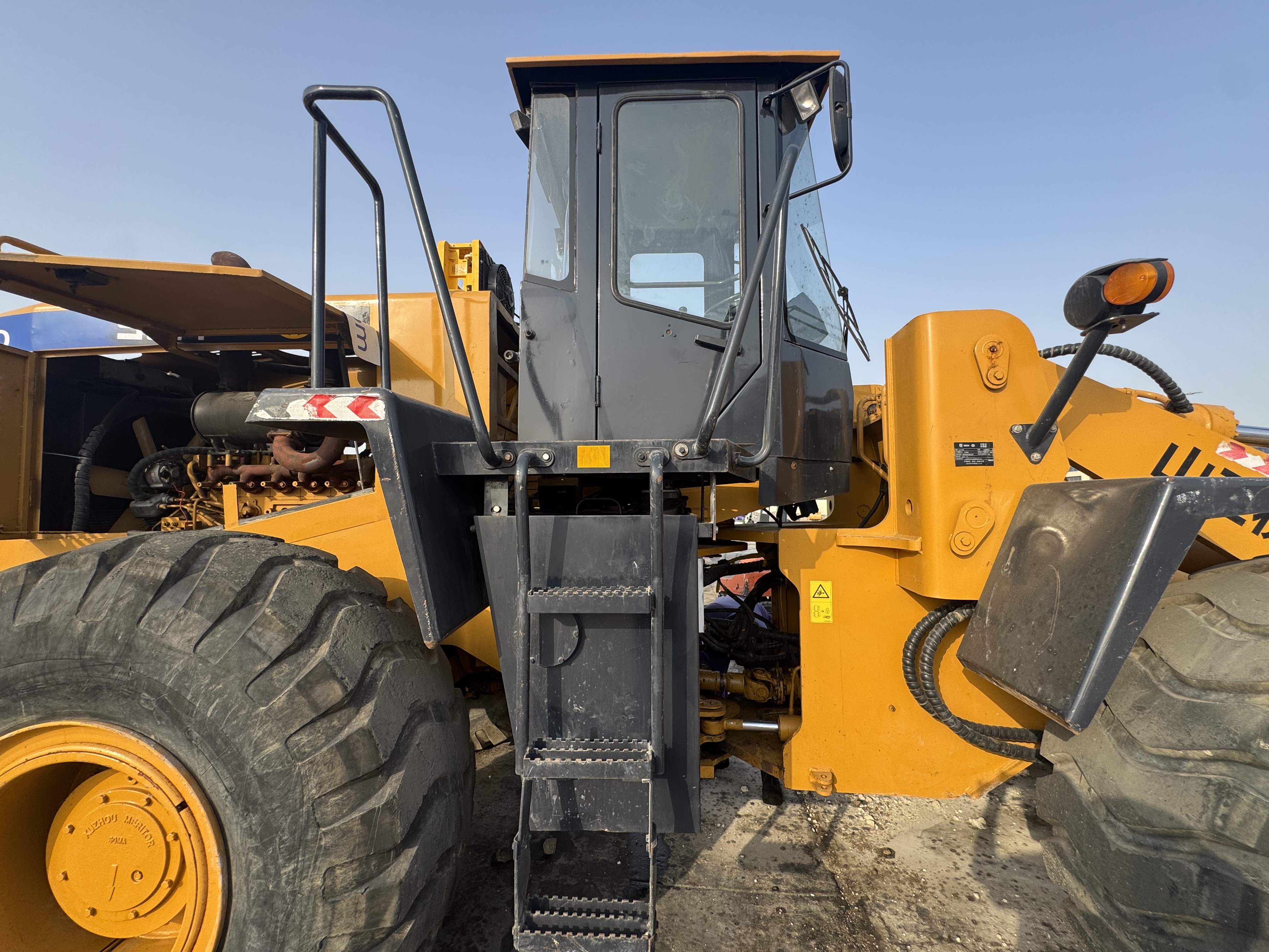 WHL-022-SEM-655D-Wheel-loaders-inspection-Structure-Steps/ladders-1