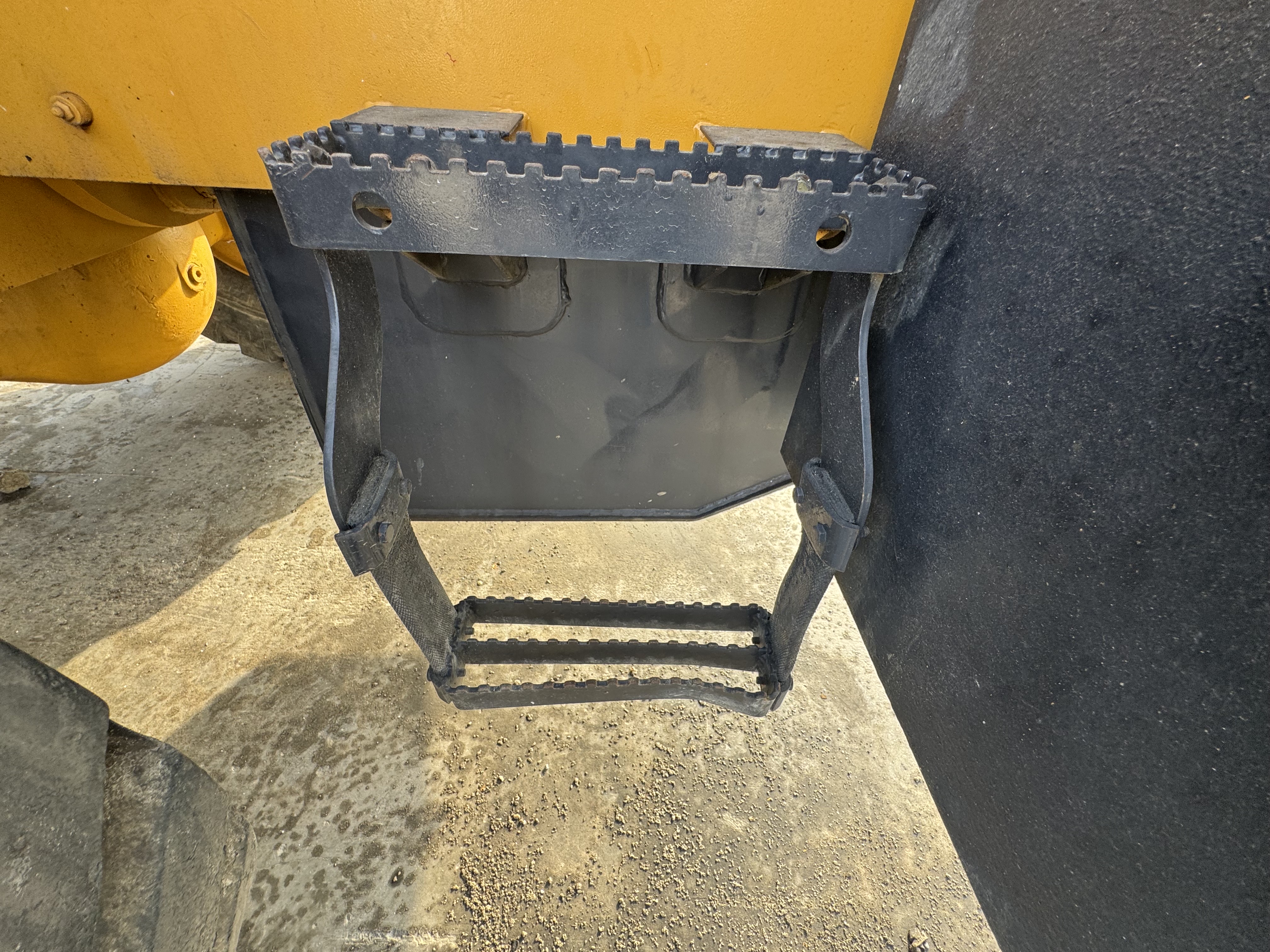 WHL-022-SEM-655D-Wheel-loaders-inspection-Structure-Steps/ladders-1