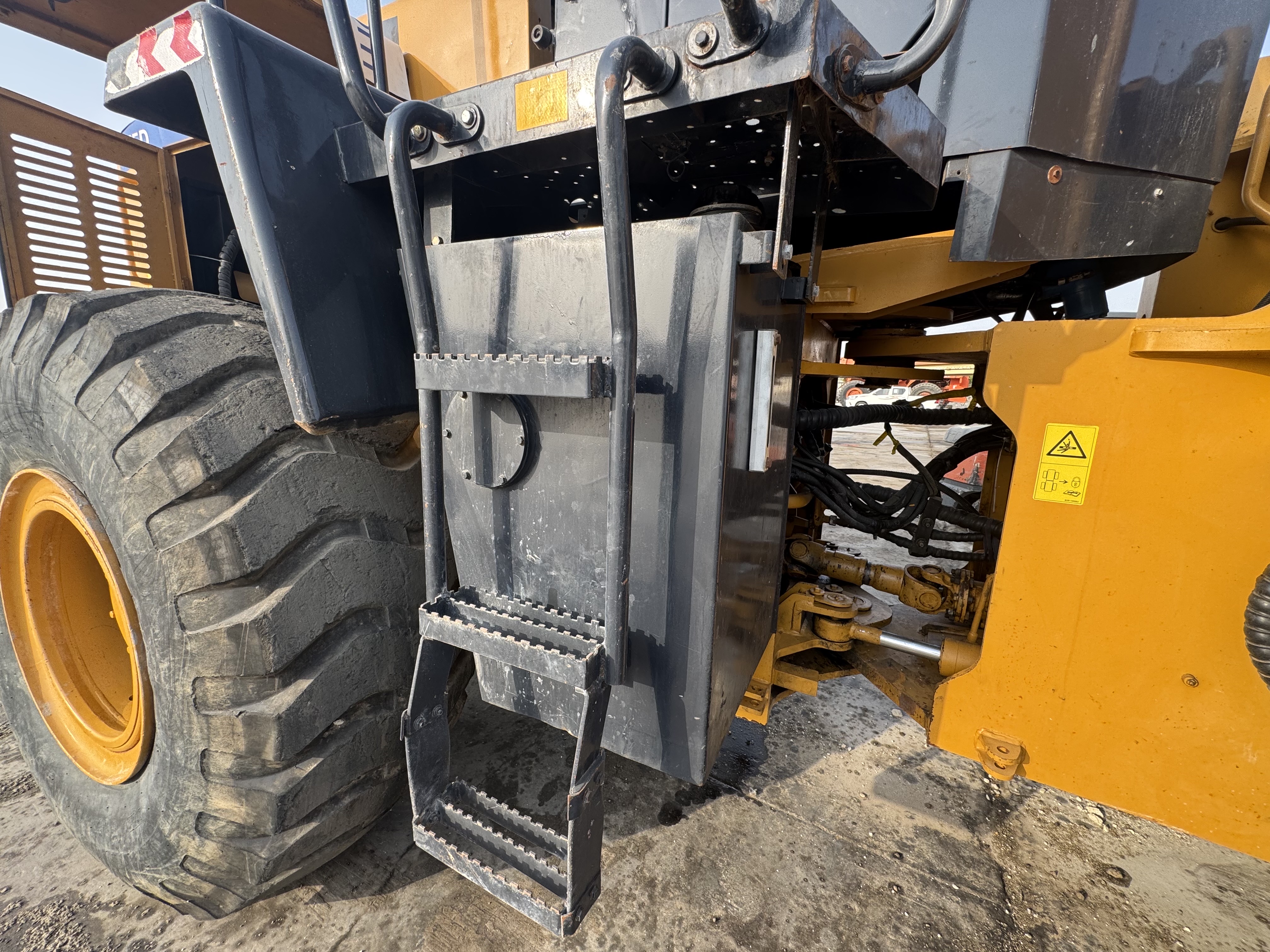 WHL-022-SEM-655D-Wheel-loaders-inspection-Structure-Steps/ladders-1