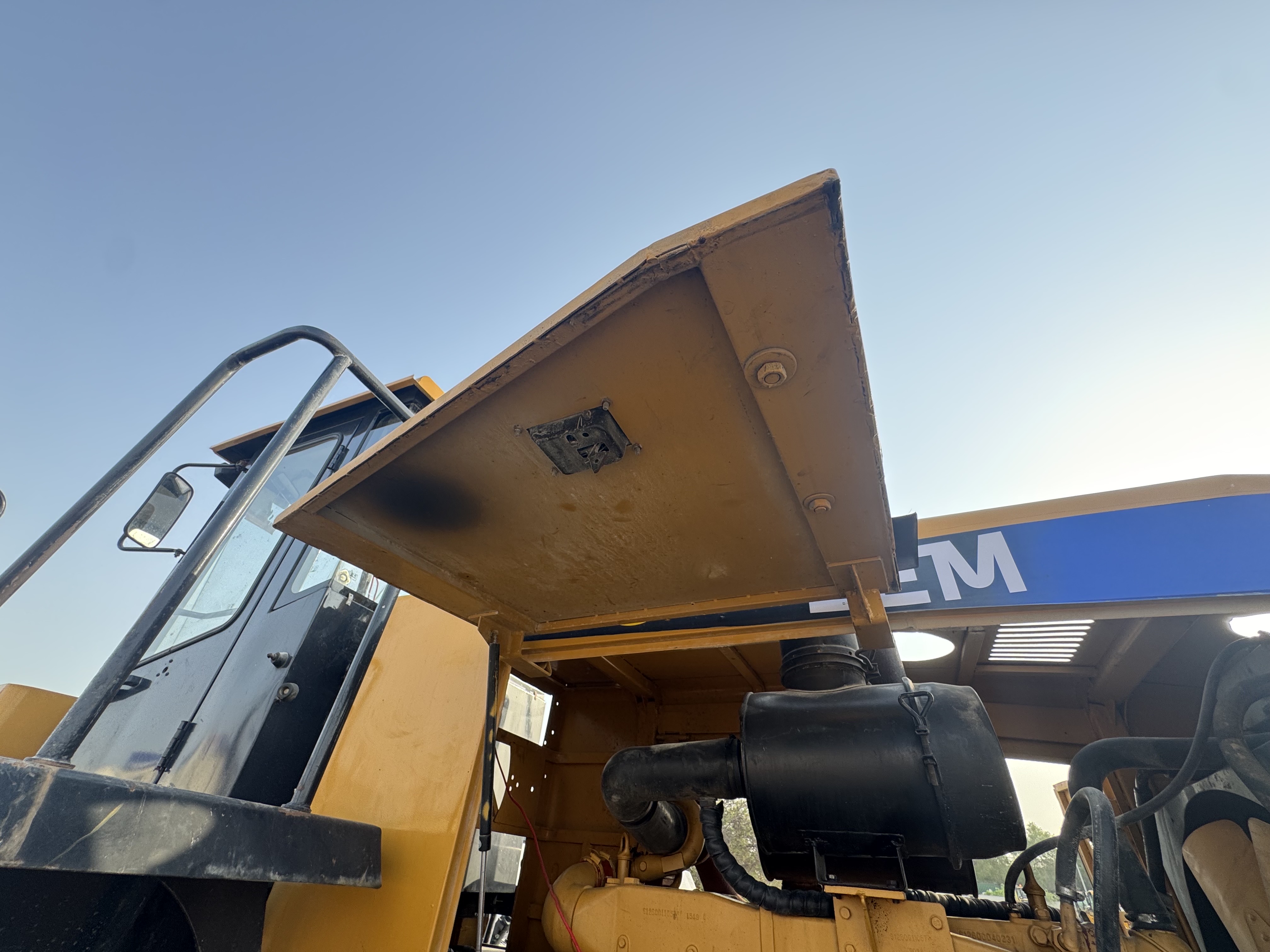 WHL-022-SEM-655D-Wheel-loaders-inspection-Structure-Sheet-metal-(fiberglass)-1