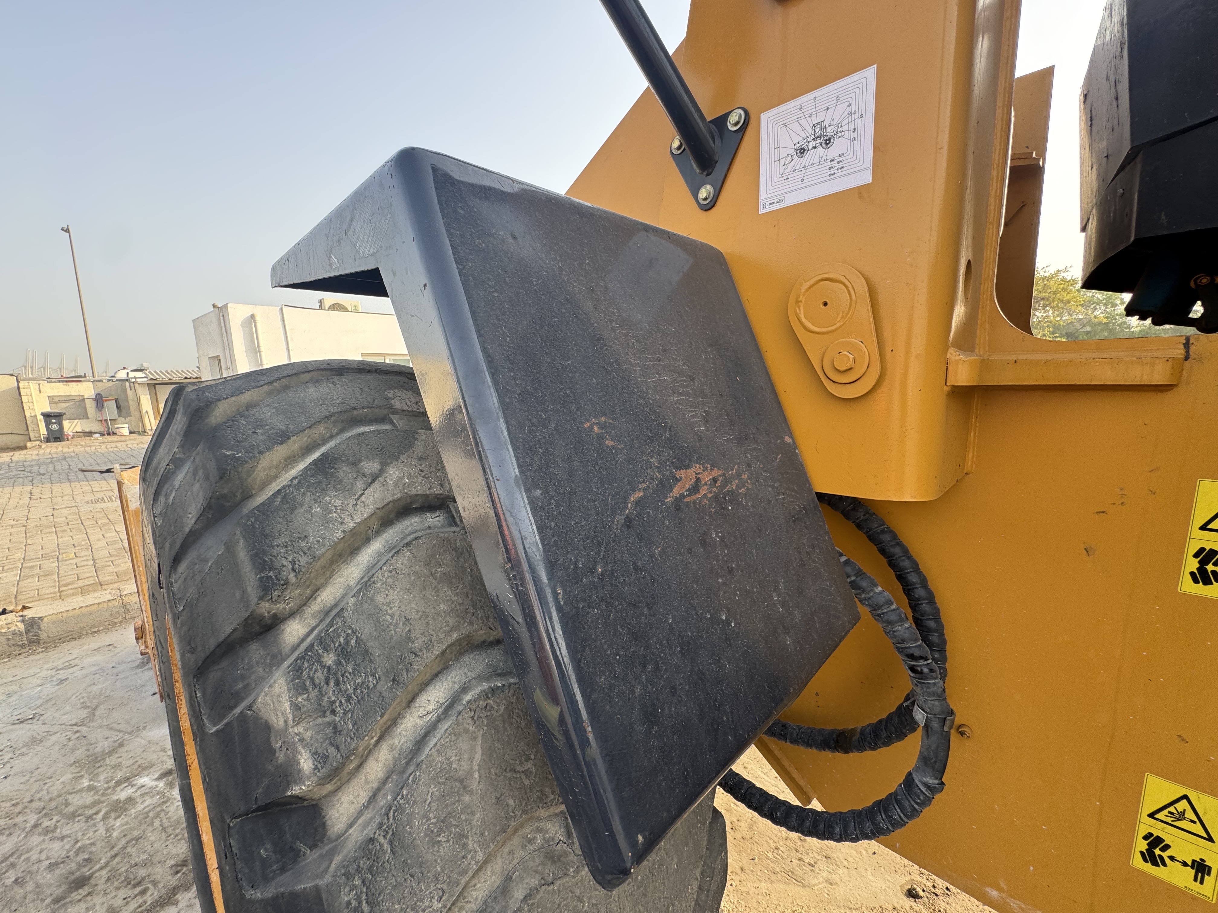 WHL-022-SEM-655D-Wheel-loaders-inspection-Structure-Sheet-metal-(fiberglass)-1
