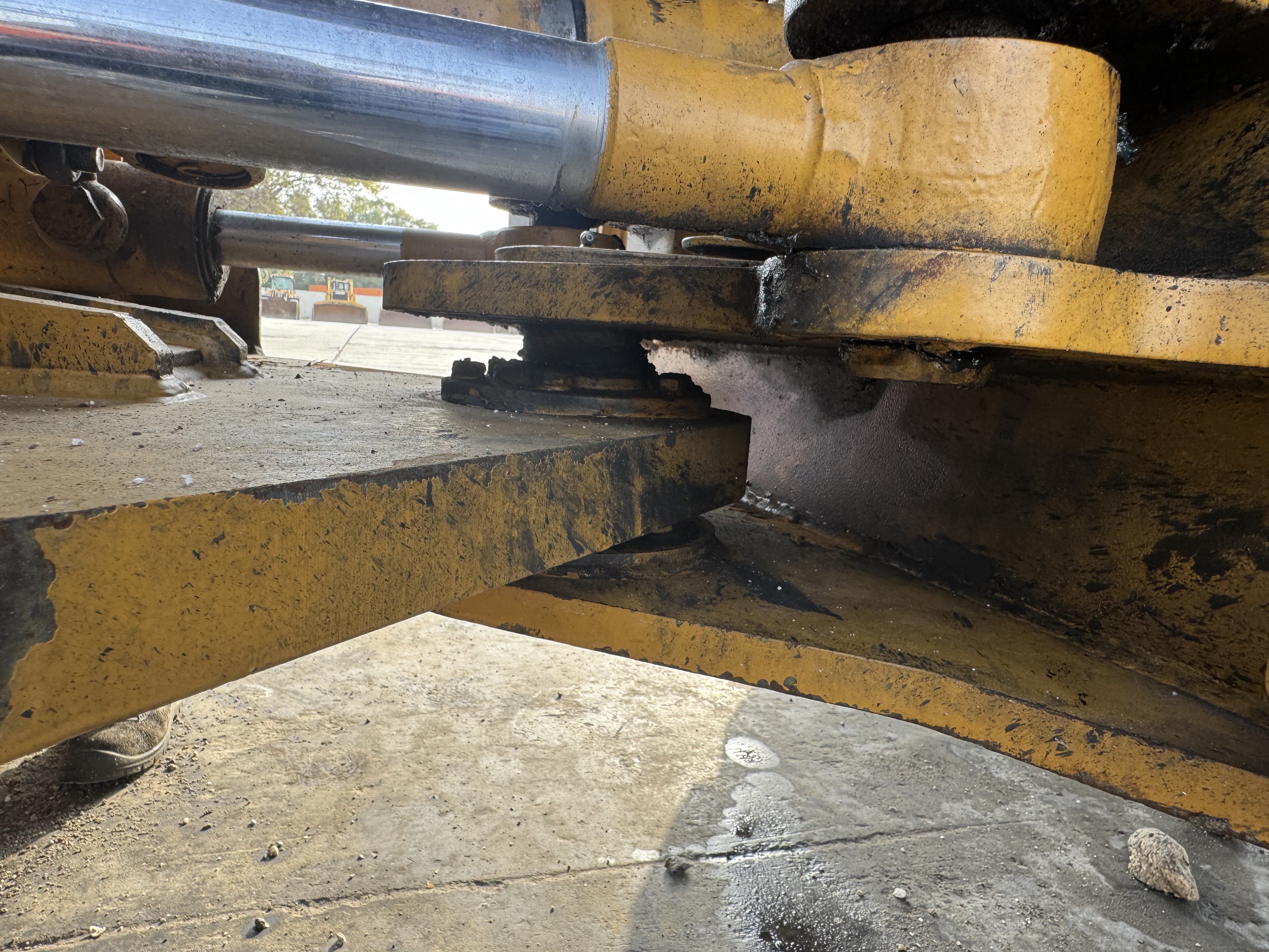 WHL-022-SEM-655D-Wheel-loaders-inspection-Structure-Articulated-joint-1