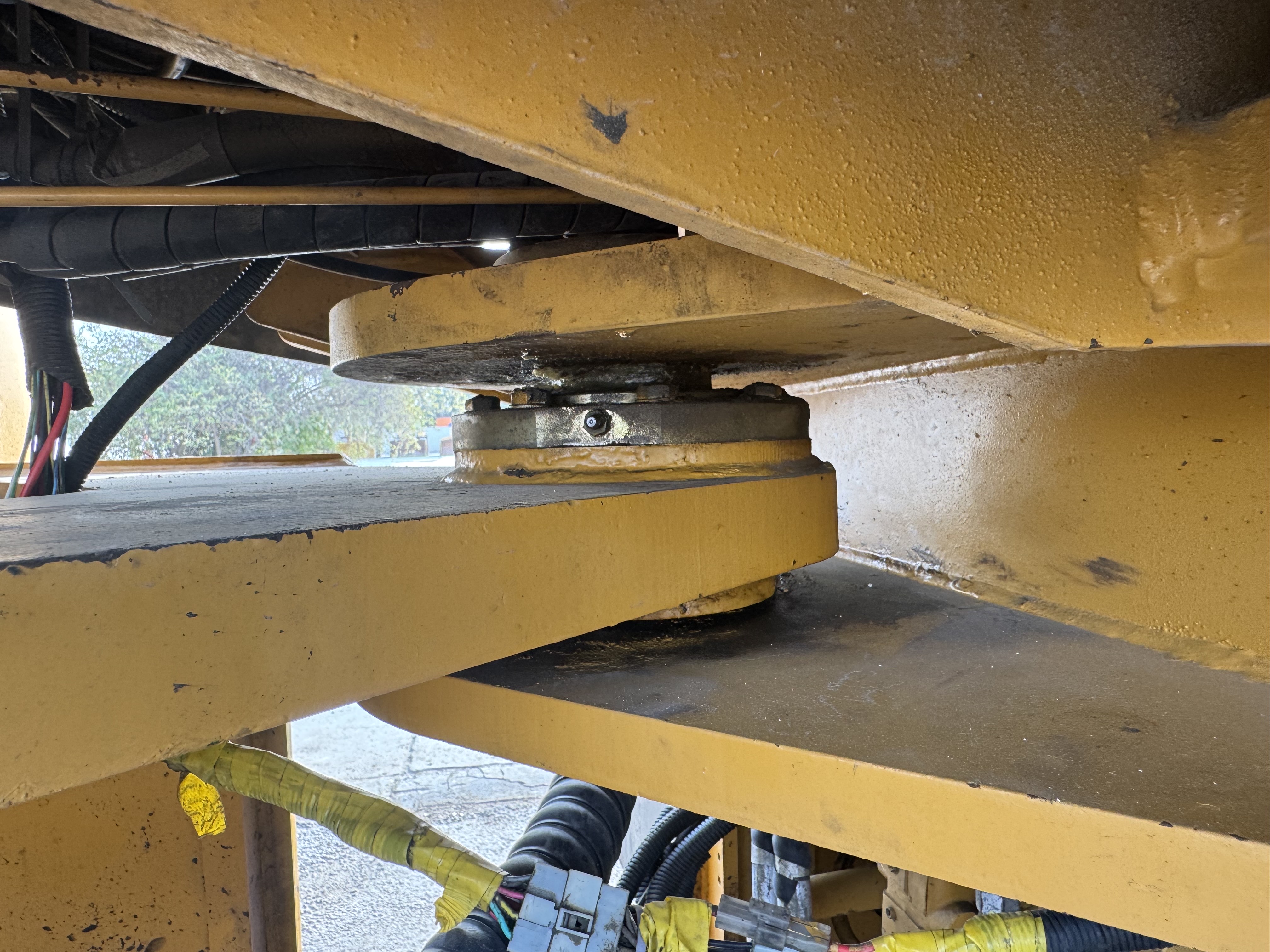 WHL-022-SEM-655D-Wheel-loaders-inspection-Structure-Articulated-joint-1