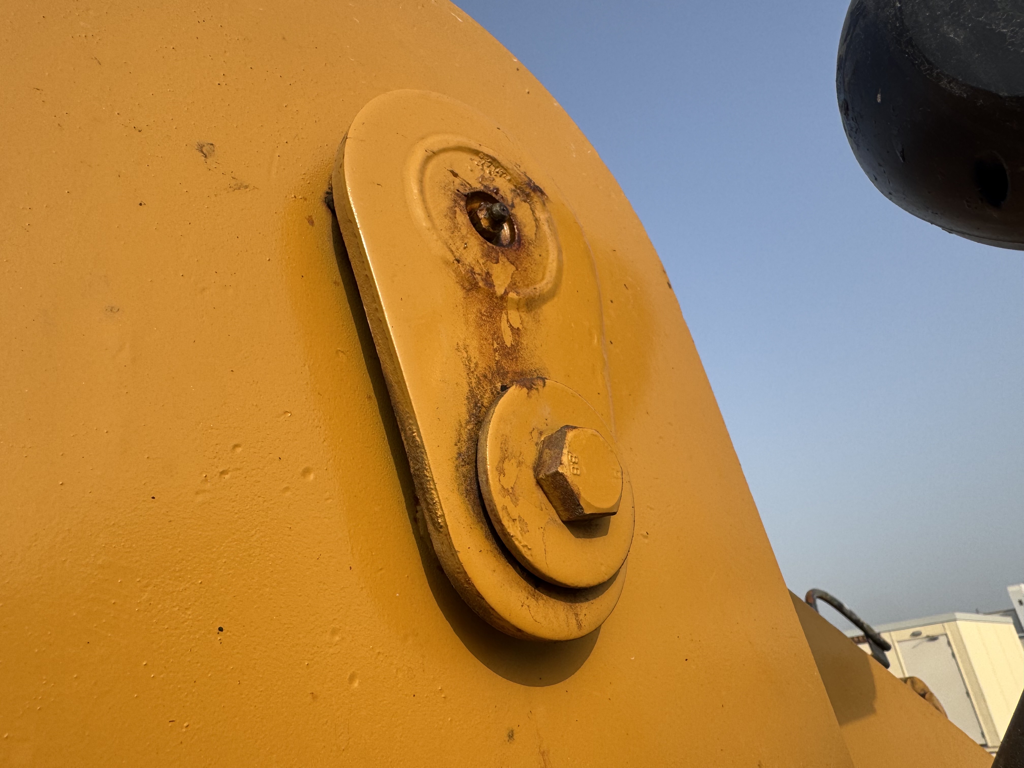 WHL-022-SEM-655D-Wheel-loaders-inspection-Chassis-Lift-arm-base-pin-and-bushings-1