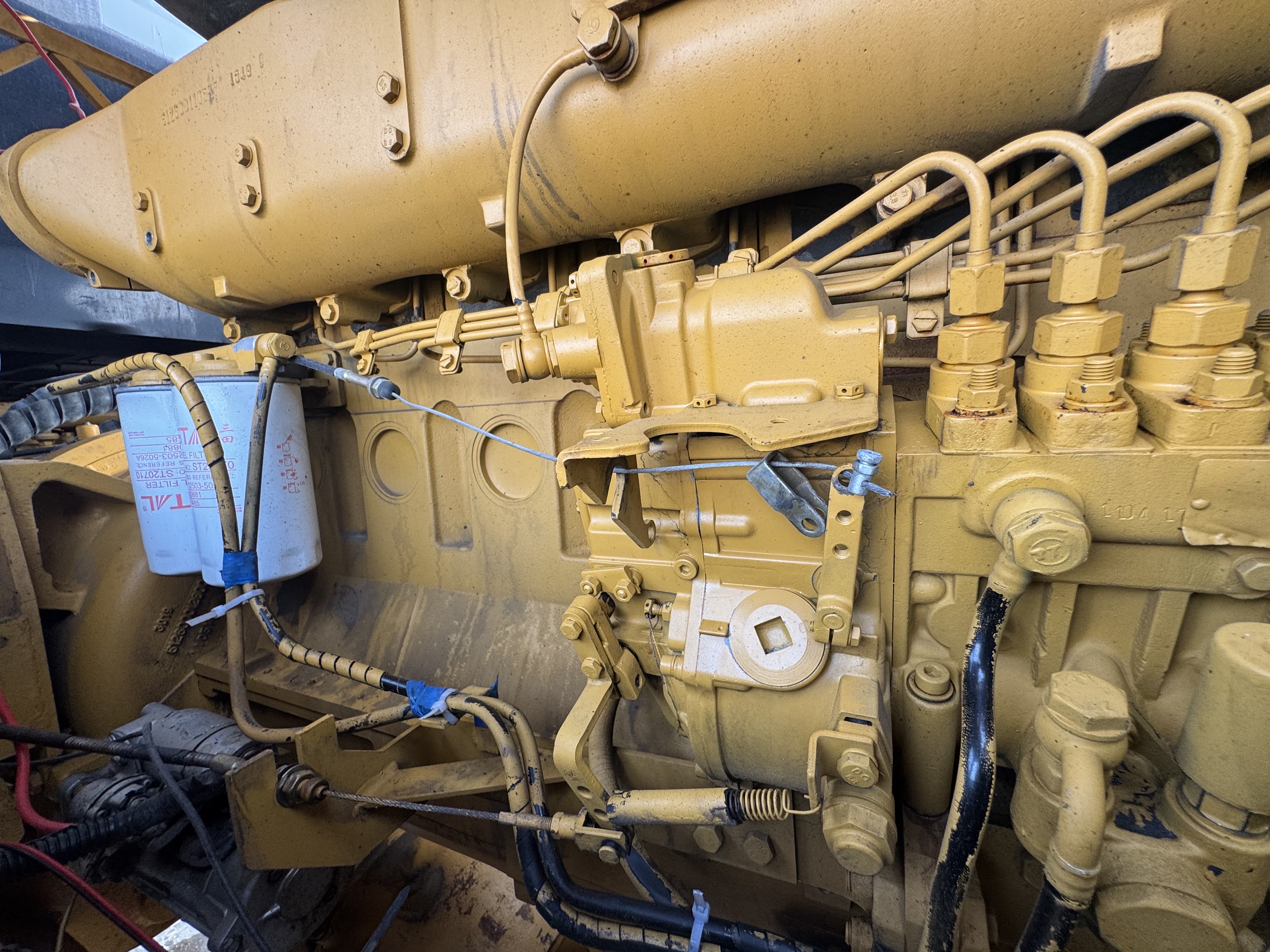 WHL-022-SEM-655D-Wheel-loaders-inspection-Engine-Throttle-1