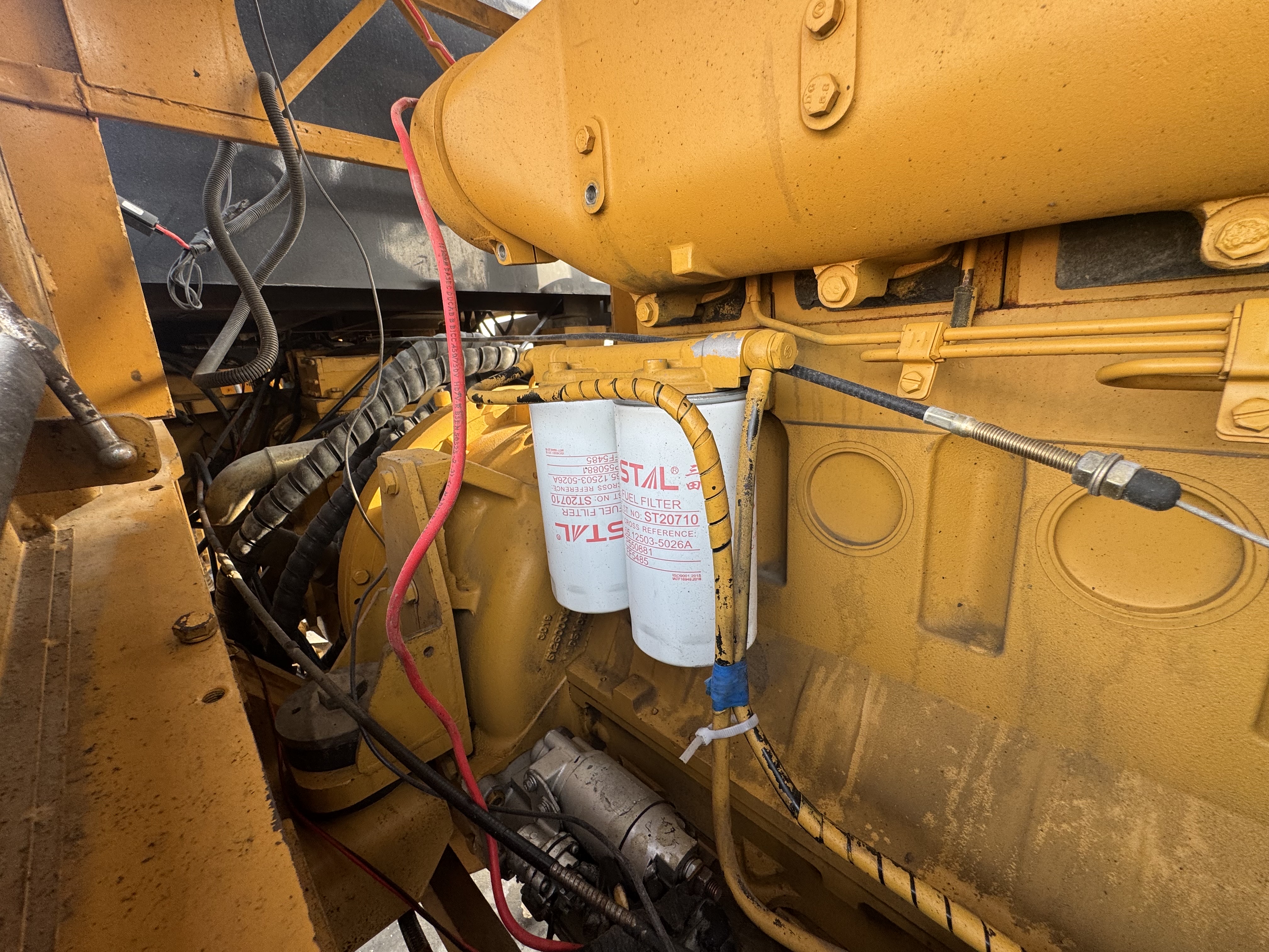 WHL-022-SEM-655D-Wheel-loaders-inspection-Engine-Engine-oil-leaks-1
