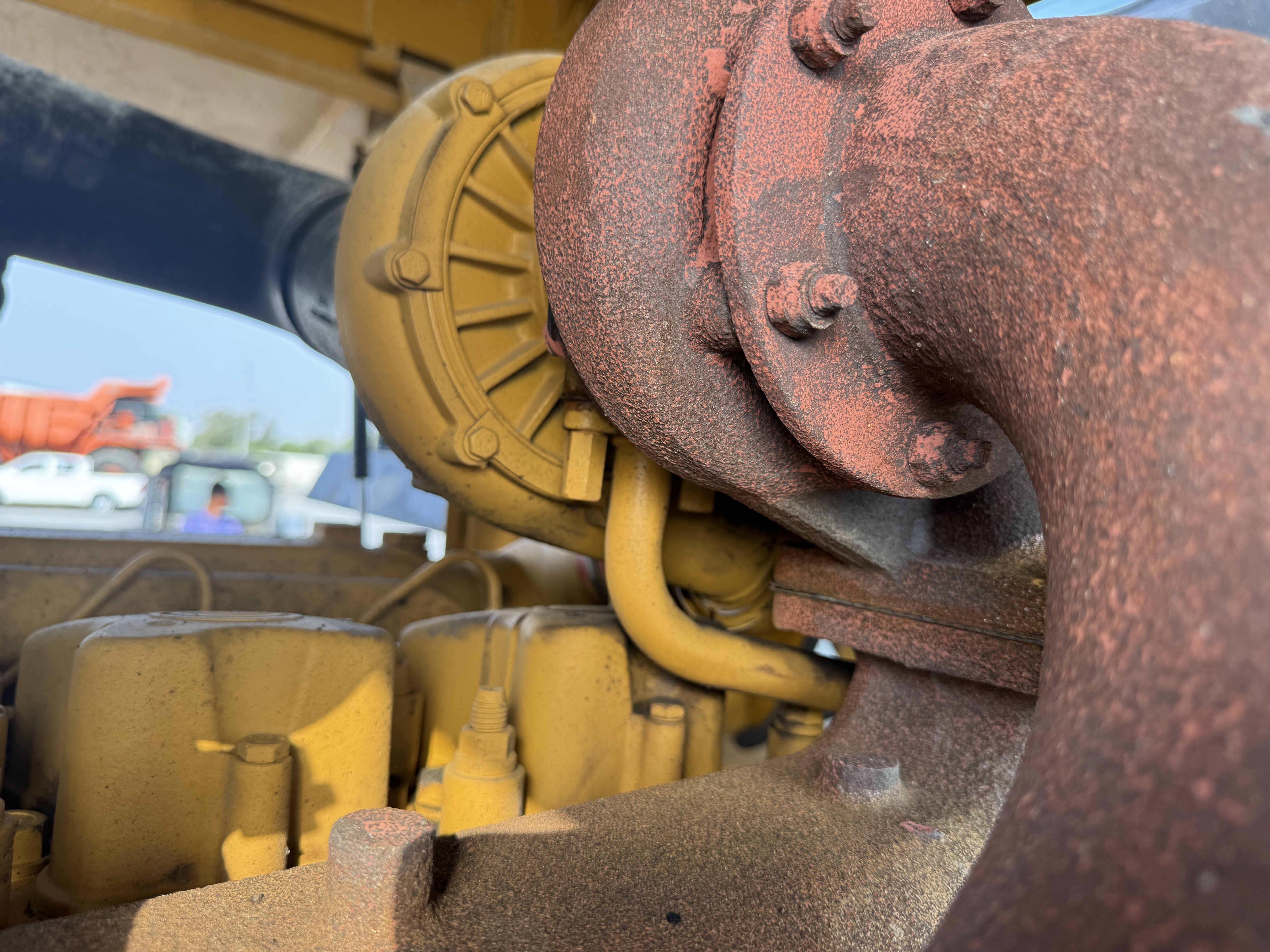 WHL-022-SEM-655D-Wheel-loaders-inspection-Engine-Turbo-1