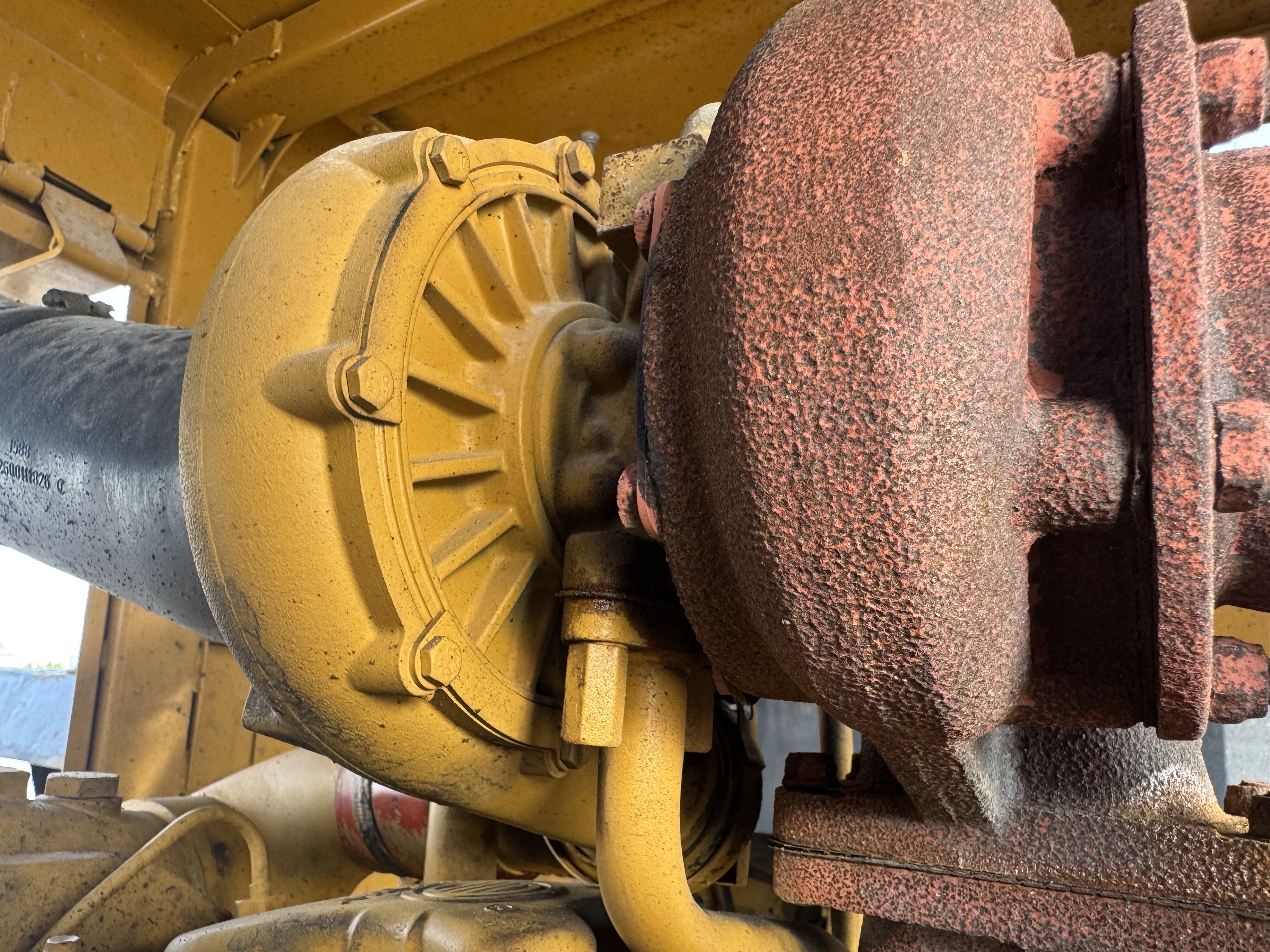 WHL-022-SEM-655D-Wheel-loaders-inspection-Engine-Turbo-1