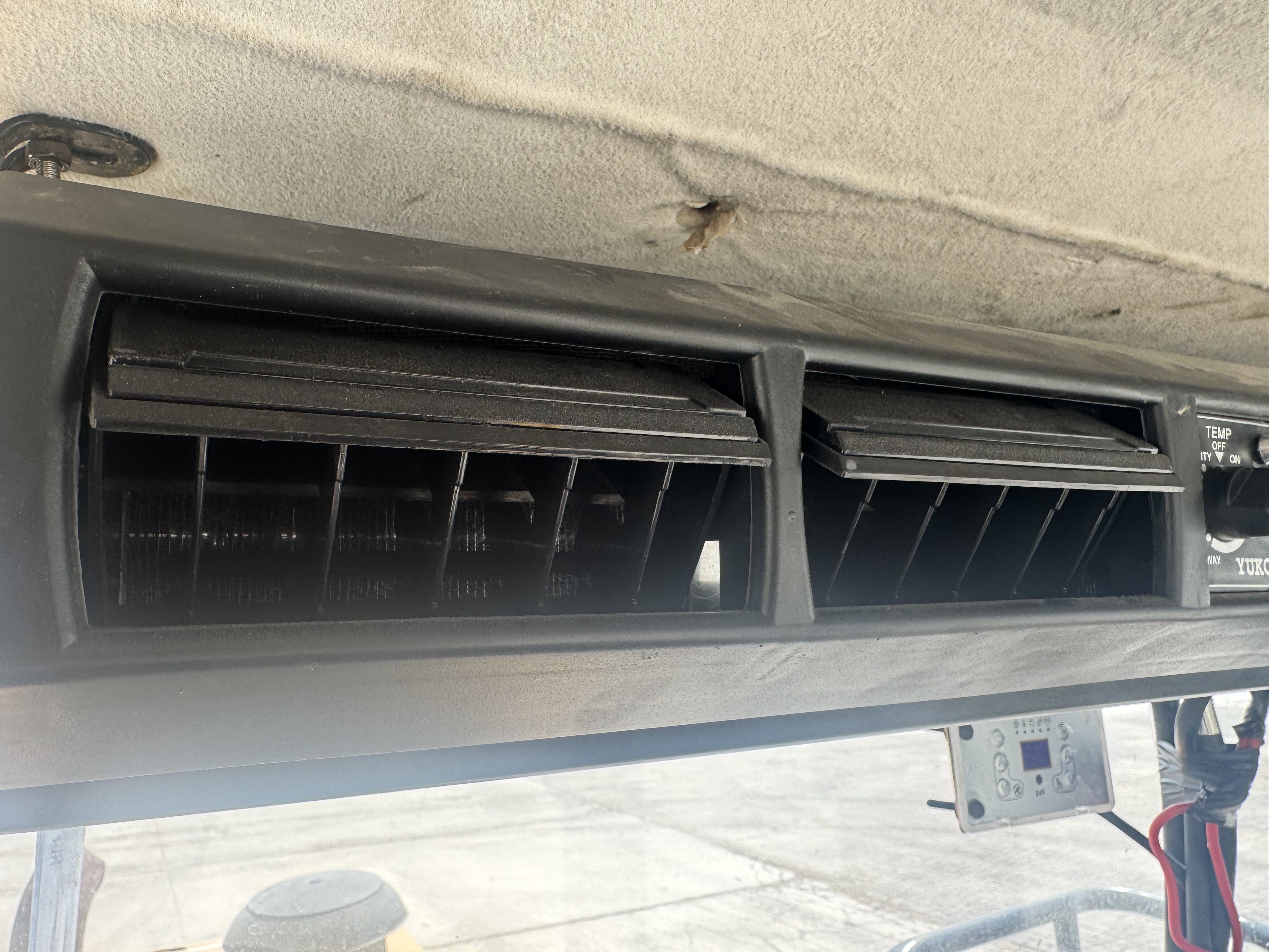 WHL-022-SEM-655D-Wheel-loaders-inspection-Air-conditioning-Vents-and-air-flow-1