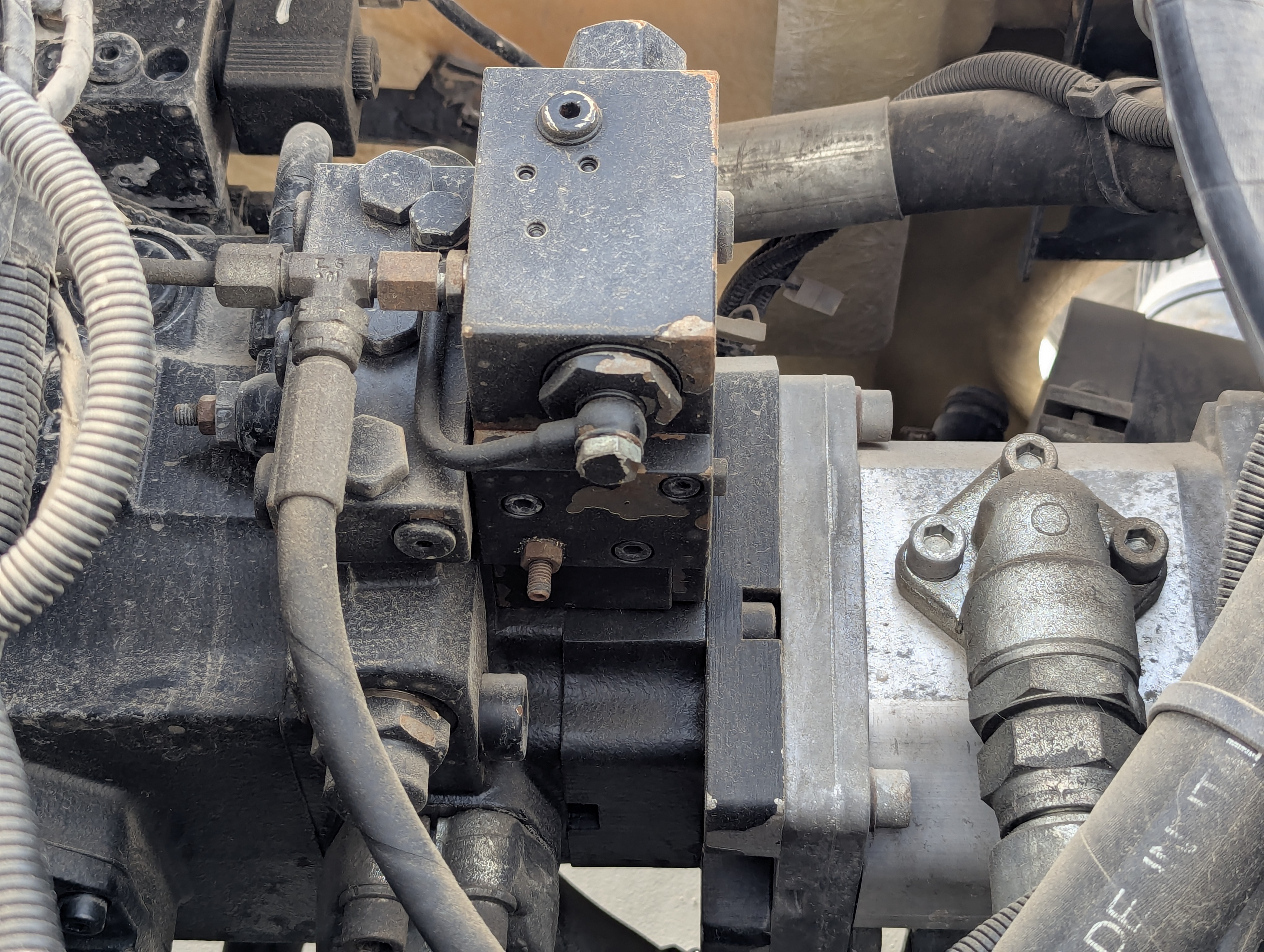 RTC-001-Manotti-ARM-550-Rough-terrain-cranes-inspection-Hydraulics-Hydraulic-pump-3
