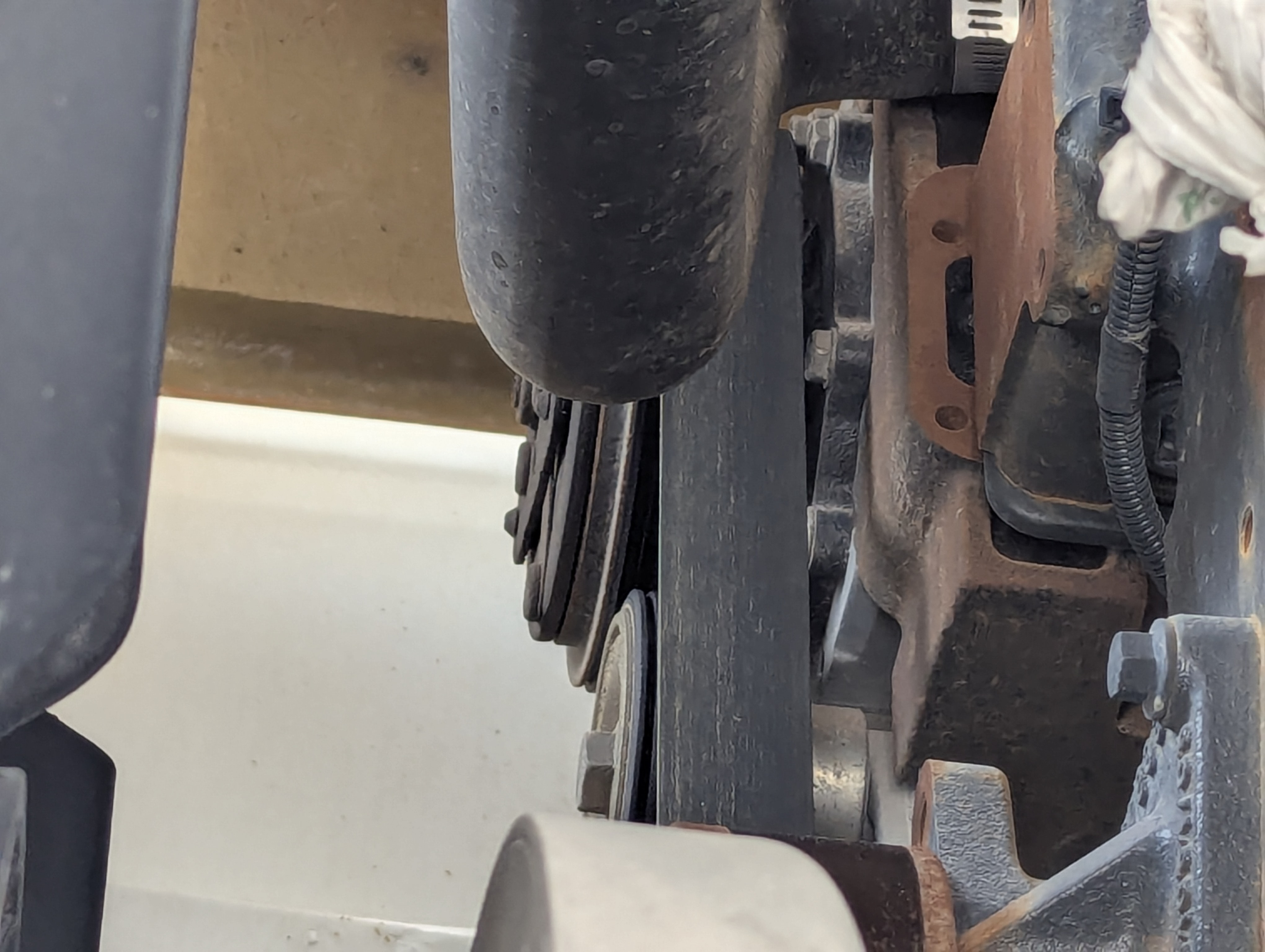 RTC-001-Manotti-ARM-550-Rough-terrain-cranes-inspection-Engine-Belts-3