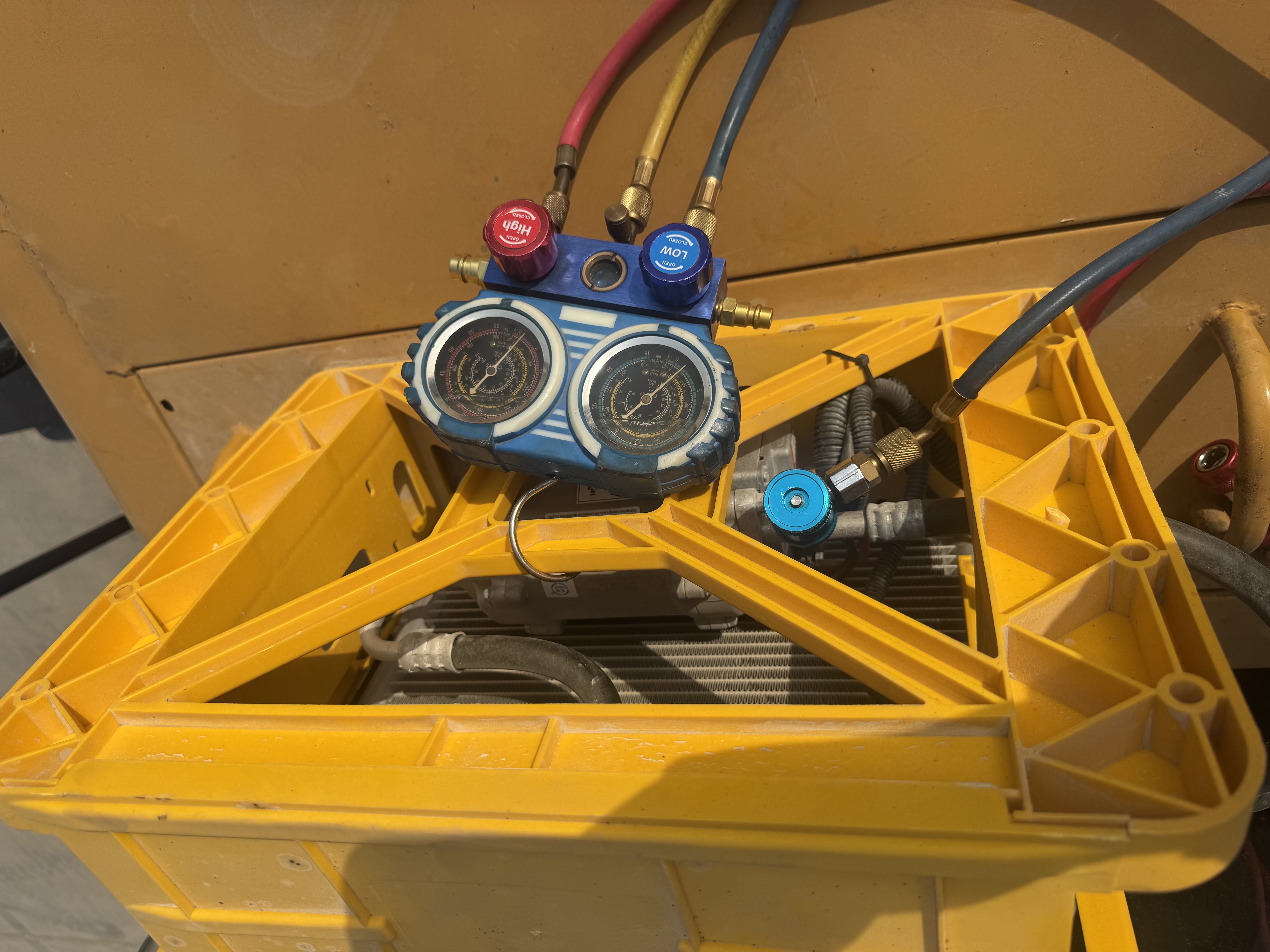 WHL-022-SEM-655D-Wheel-loaders-inspection-Air-conditioning-Cooling-system-2