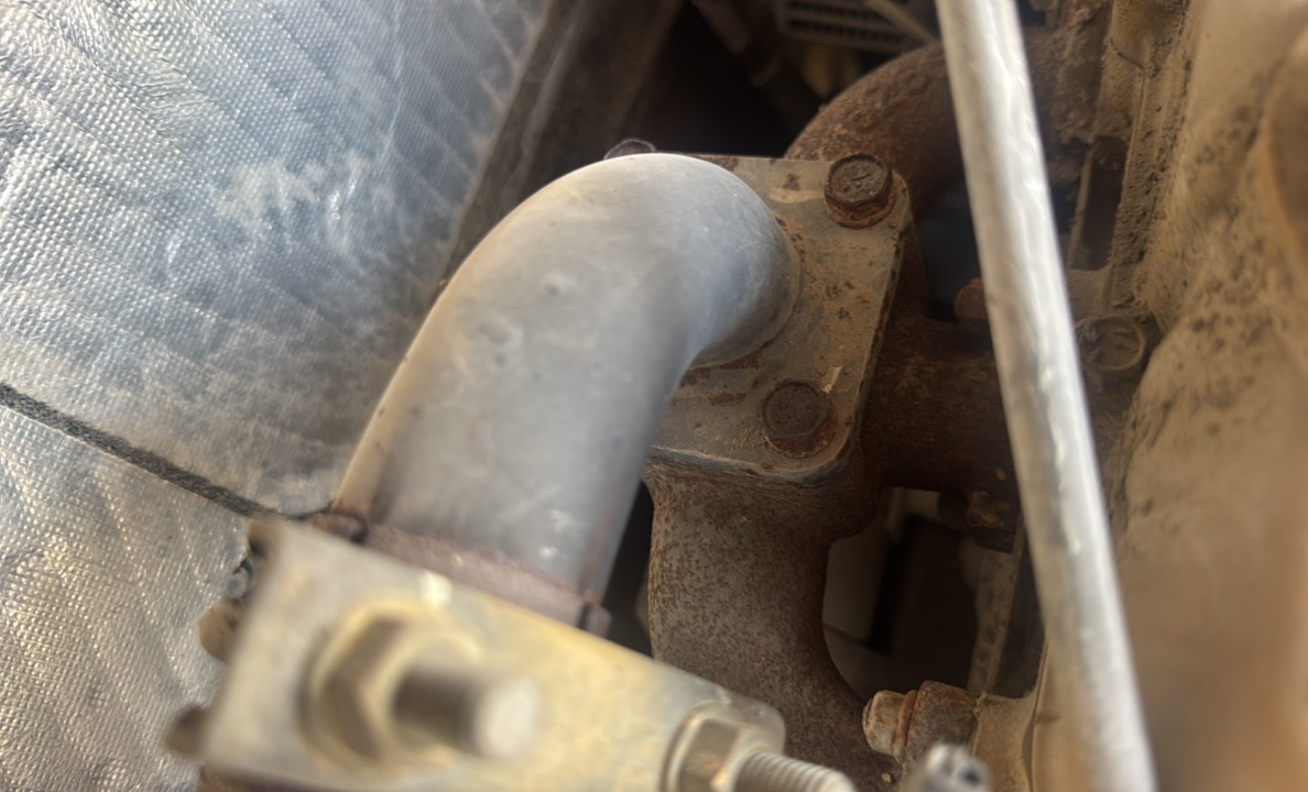 MNX-004-Cat-303E-Mini-excavators-inspection-Engine-Exhaust-pipe-1
