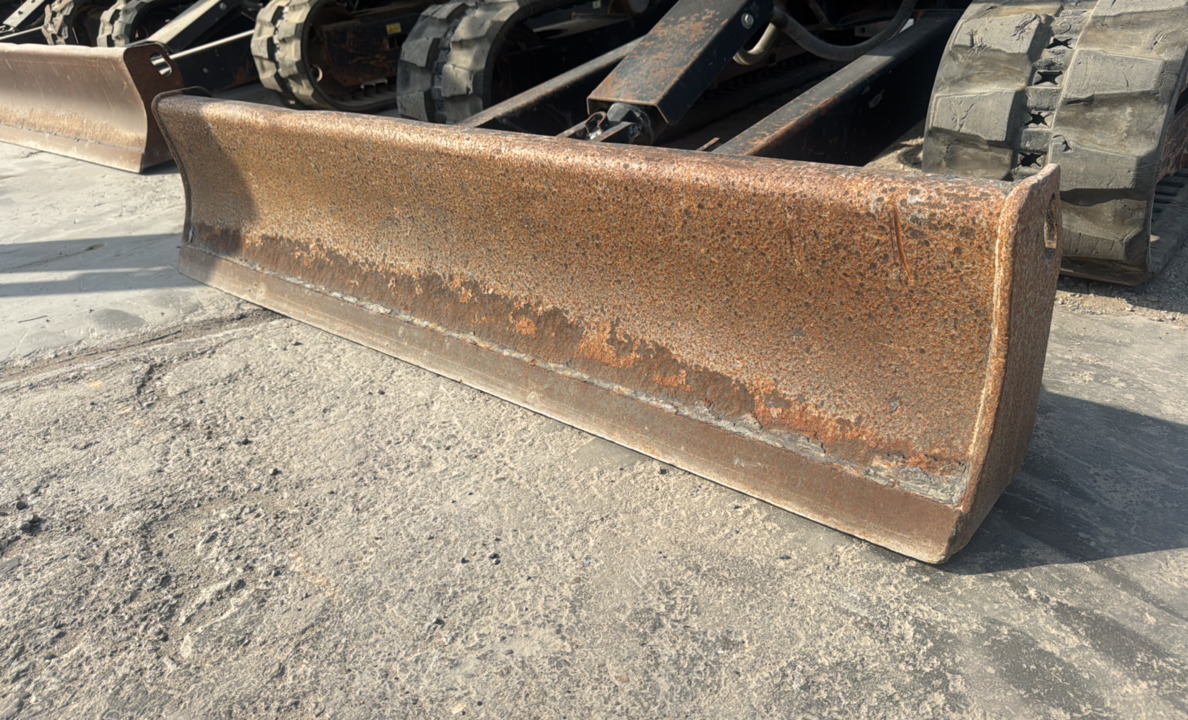 MNX-004-Cat-303E-Mini-excavators-inspection-Attachment-Dozer-blade-1
