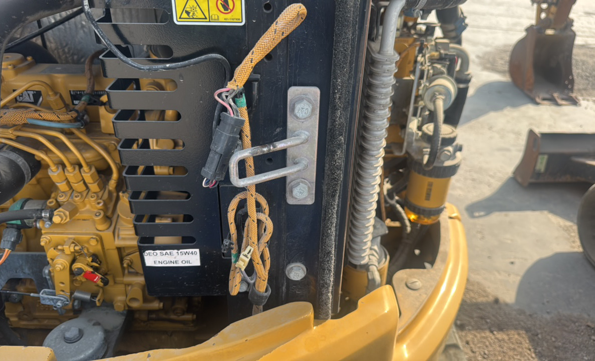 MNX-004-Cat-303E-Mini-excavators-inspection-Electronics-Main-harness-5
