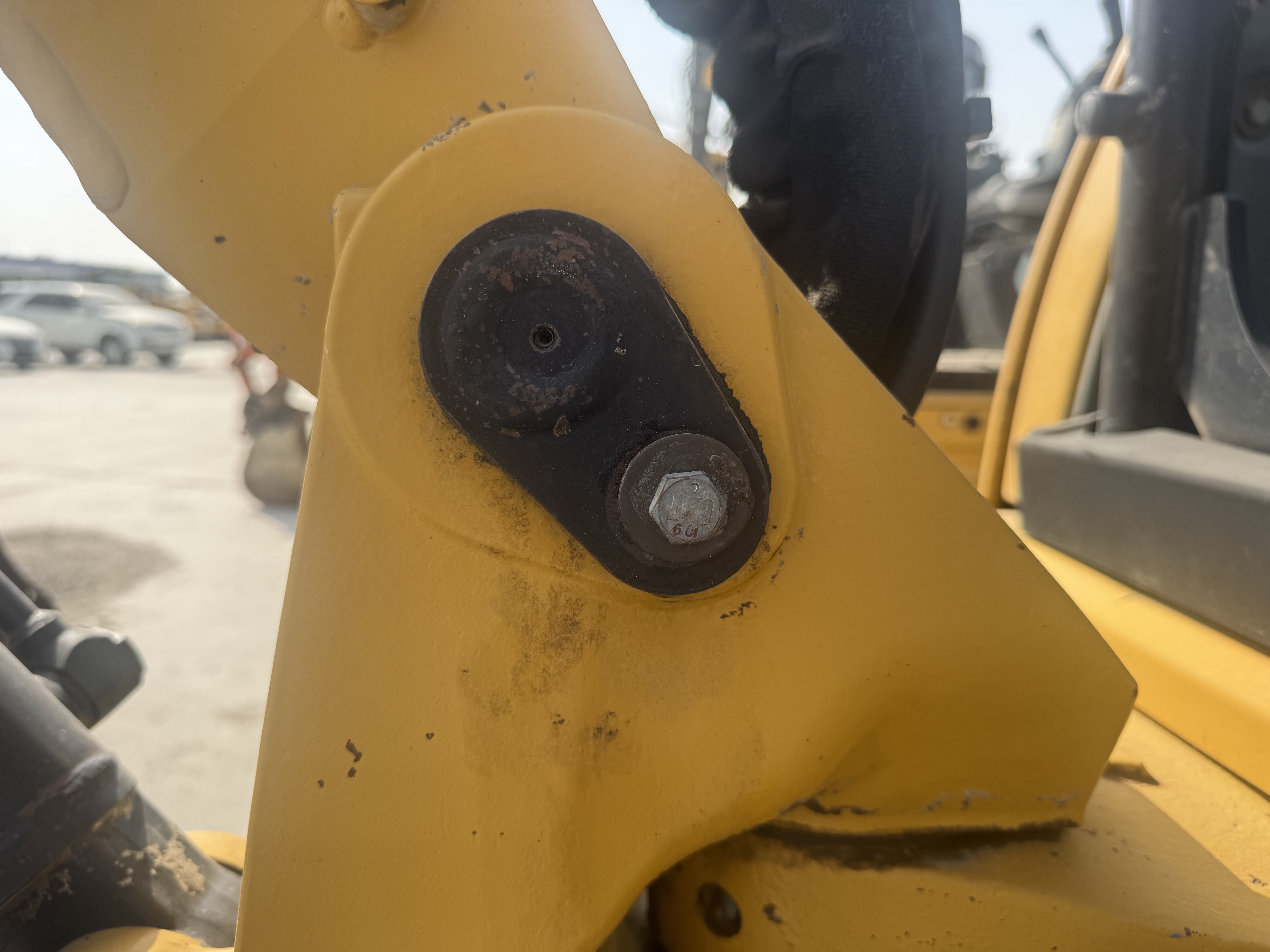 MNX-004-Cat-303E-Mini-excavators-inspection-Chassis-Boom-base-pin-and-bushings-1