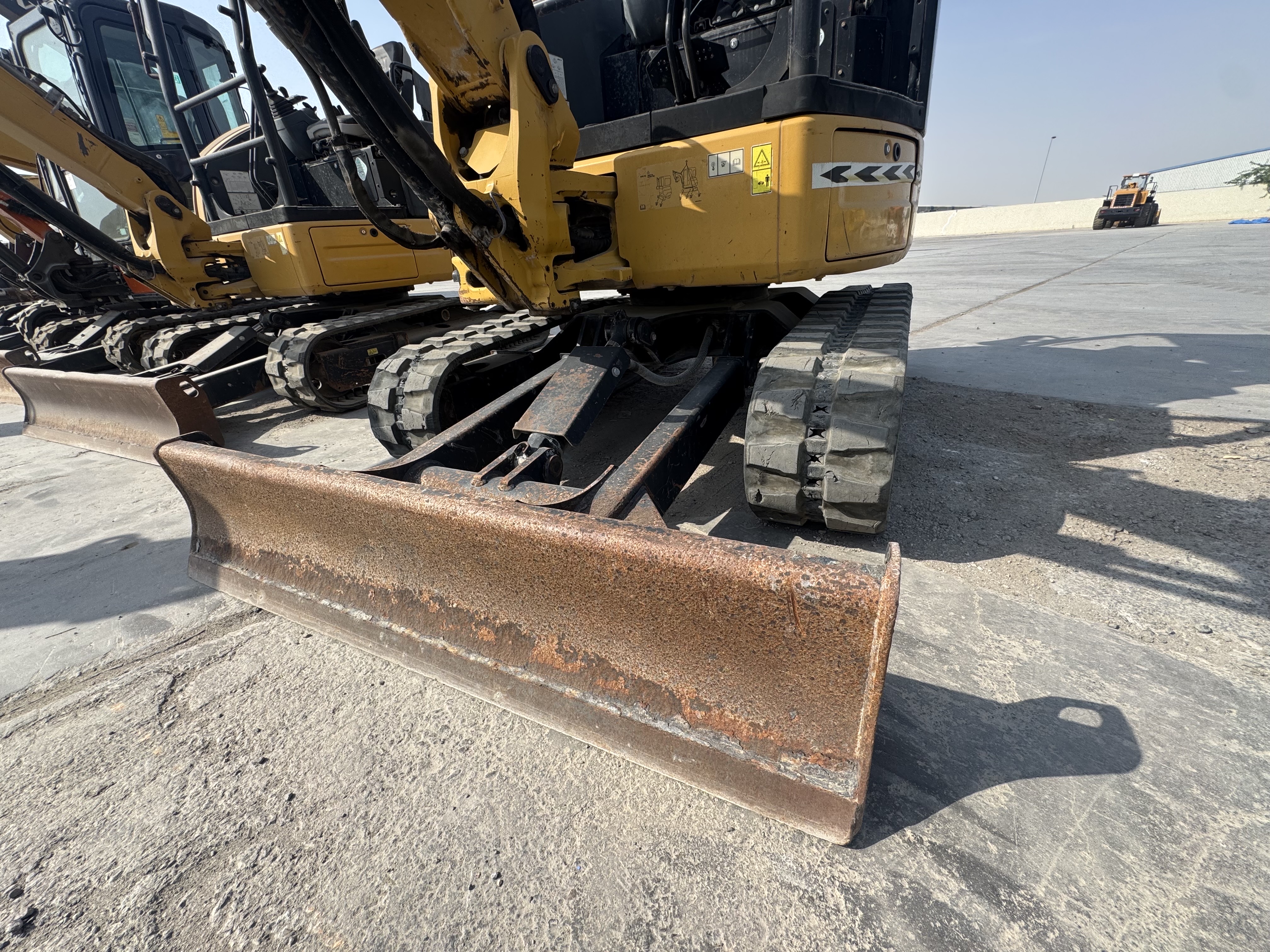MNX-004-Cat-303E-Mini-excavators-inspection-Chassis-Dozer-blade-1