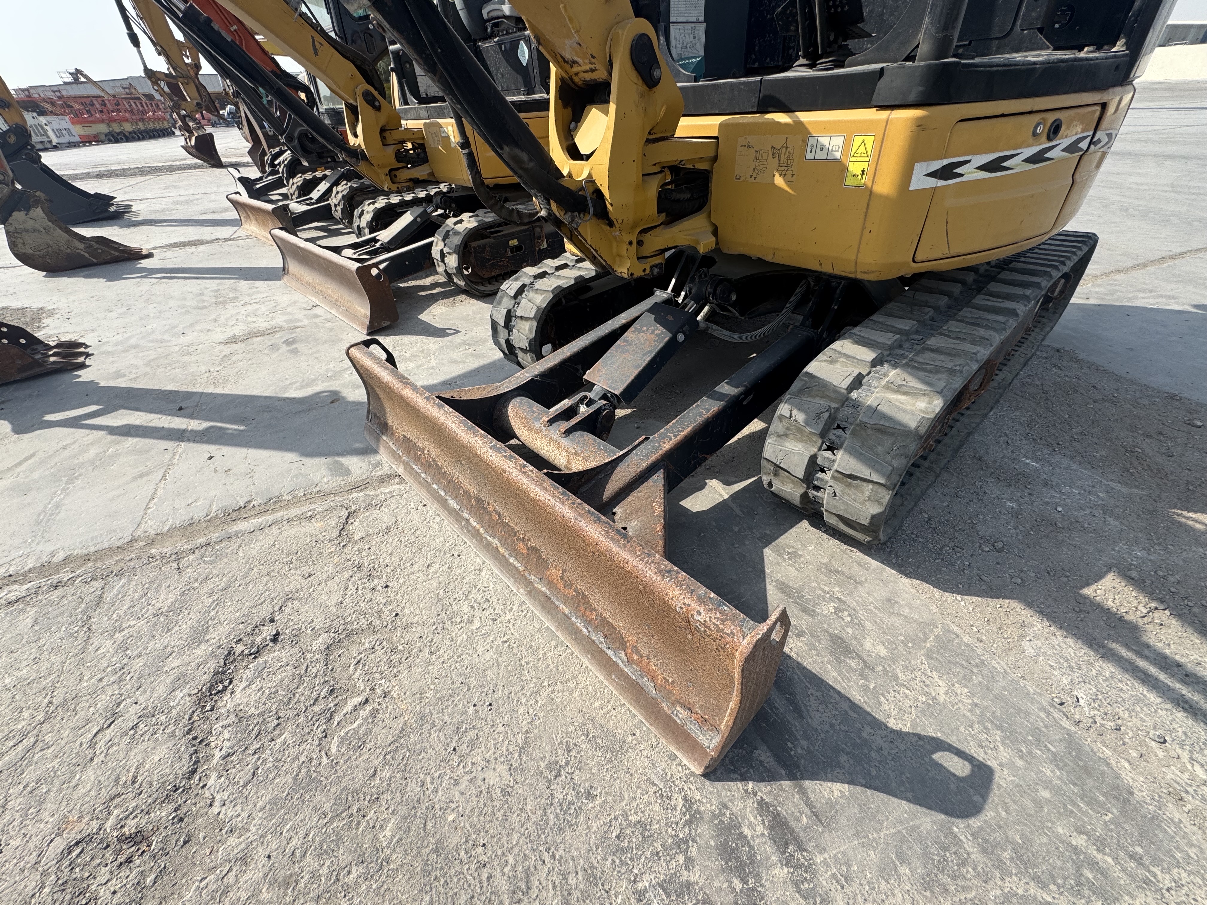 MNX-004-Cat-303E-Mini-excavators-inspection-Chassis-Dozer-blade-1