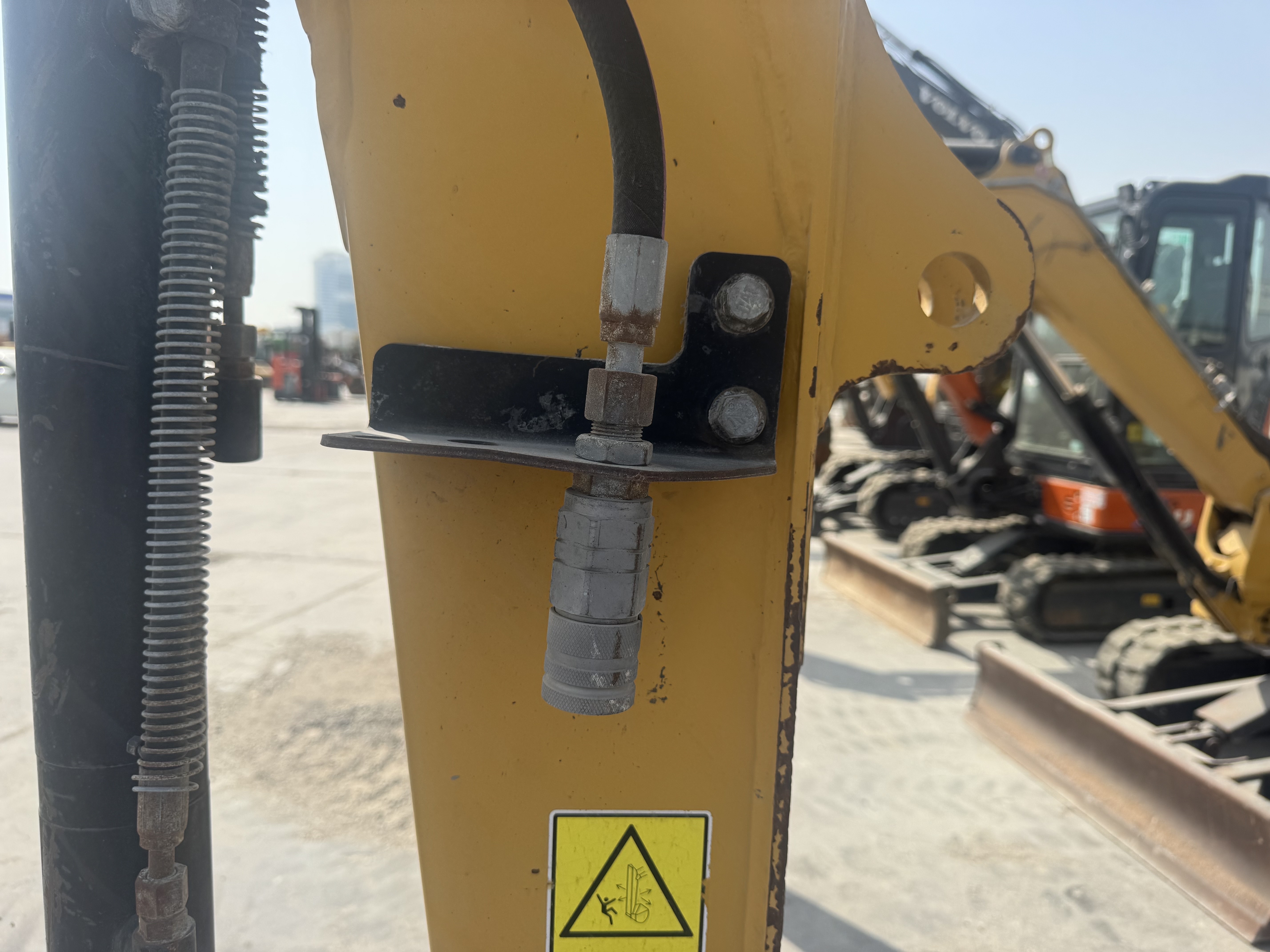 MNX-004-Cat-303E-Mini-excavators-inspection-Hydraulics-Attachment-piping-1