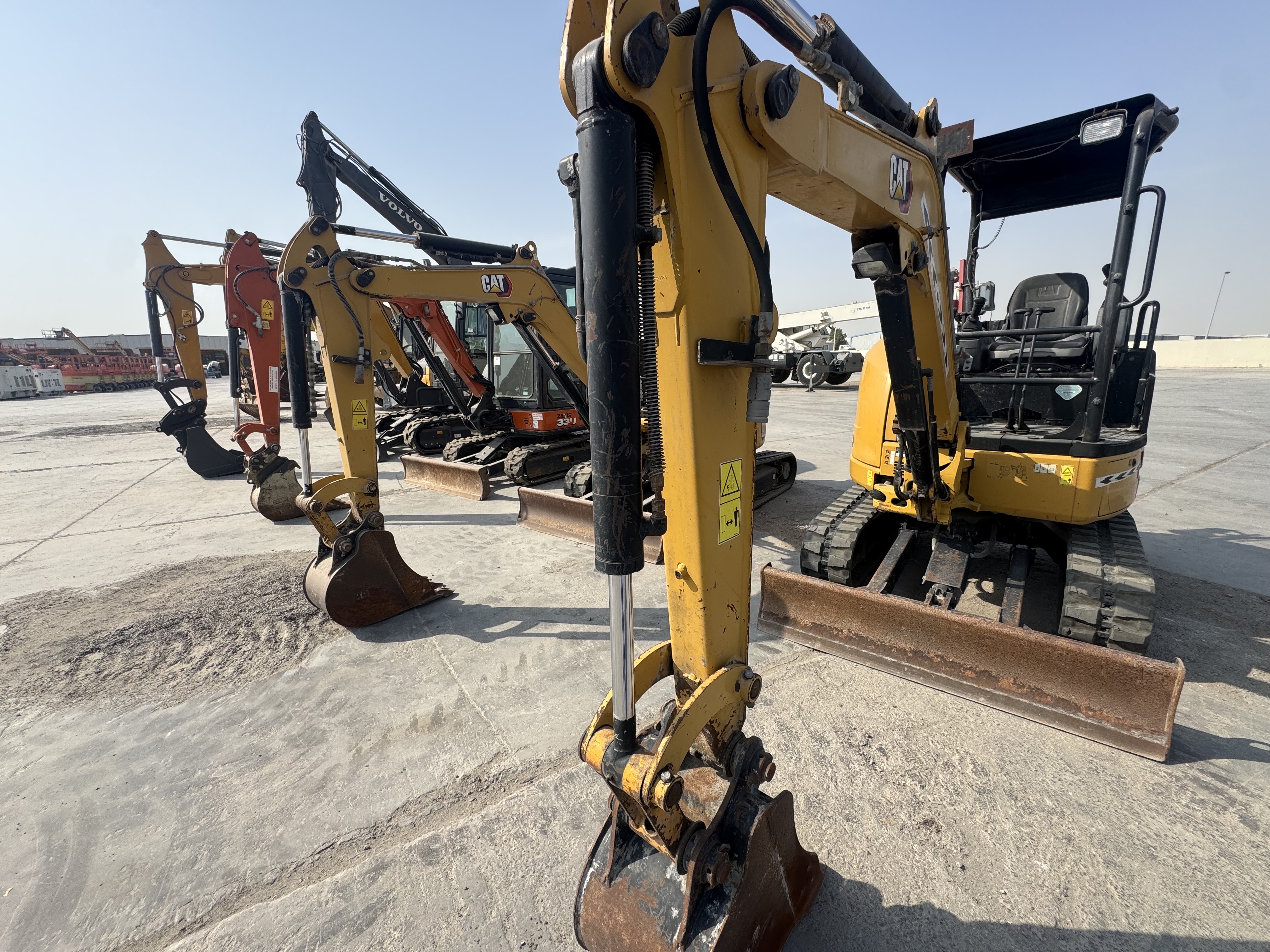 MNX-004-Cat-303E-Mini-excavators-inspection-Hydraulics-Bucket-cylinder-1